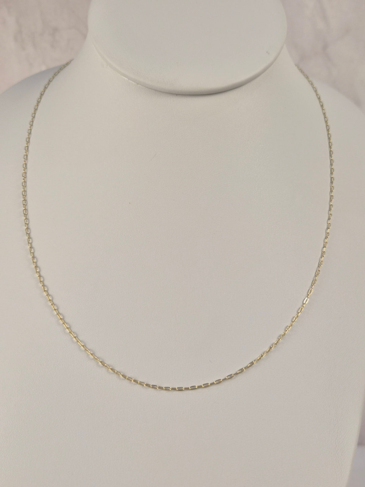 Dainty Paperclip – 10K Gold Necklace