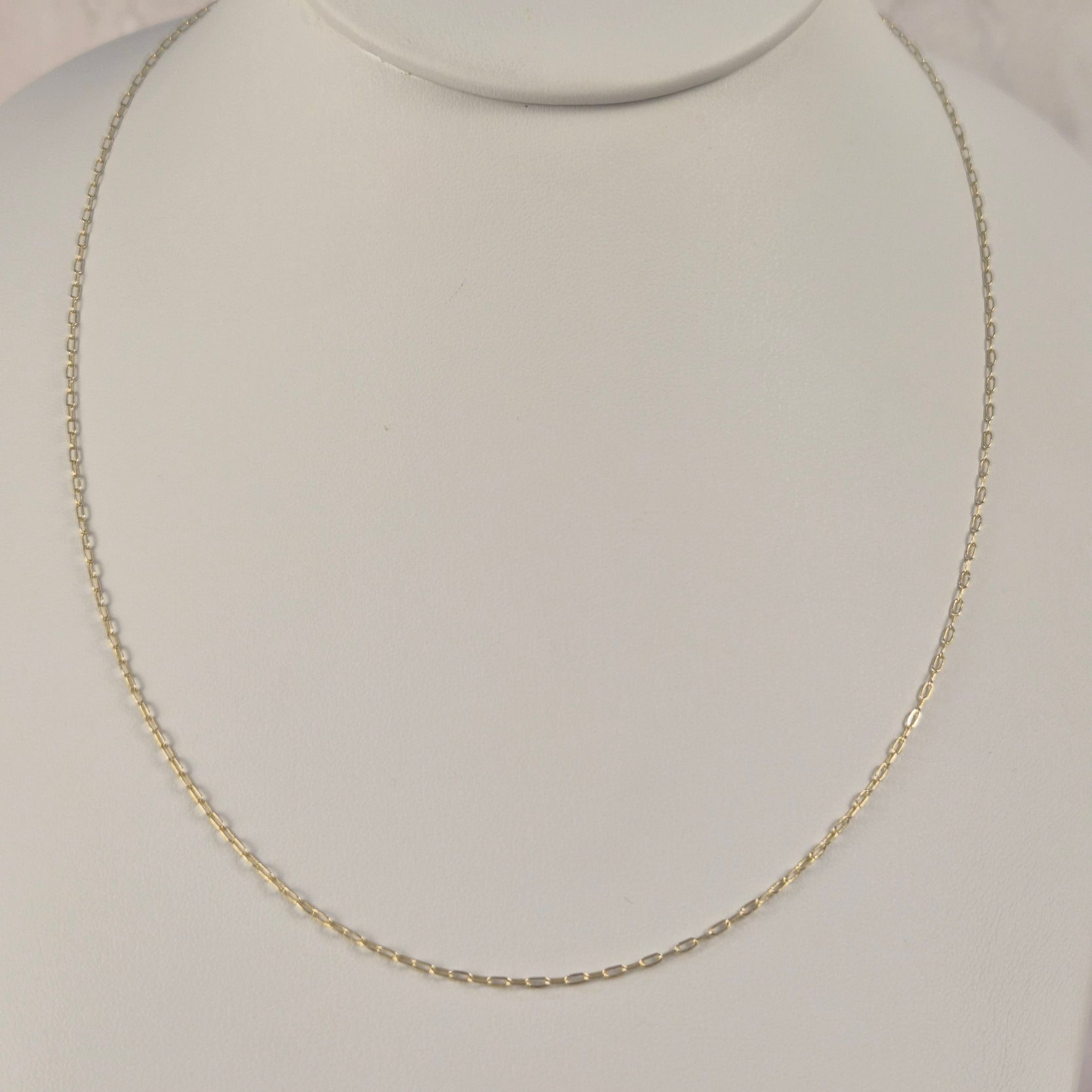 Dainty Paperclip – 10K Gold Necklace
