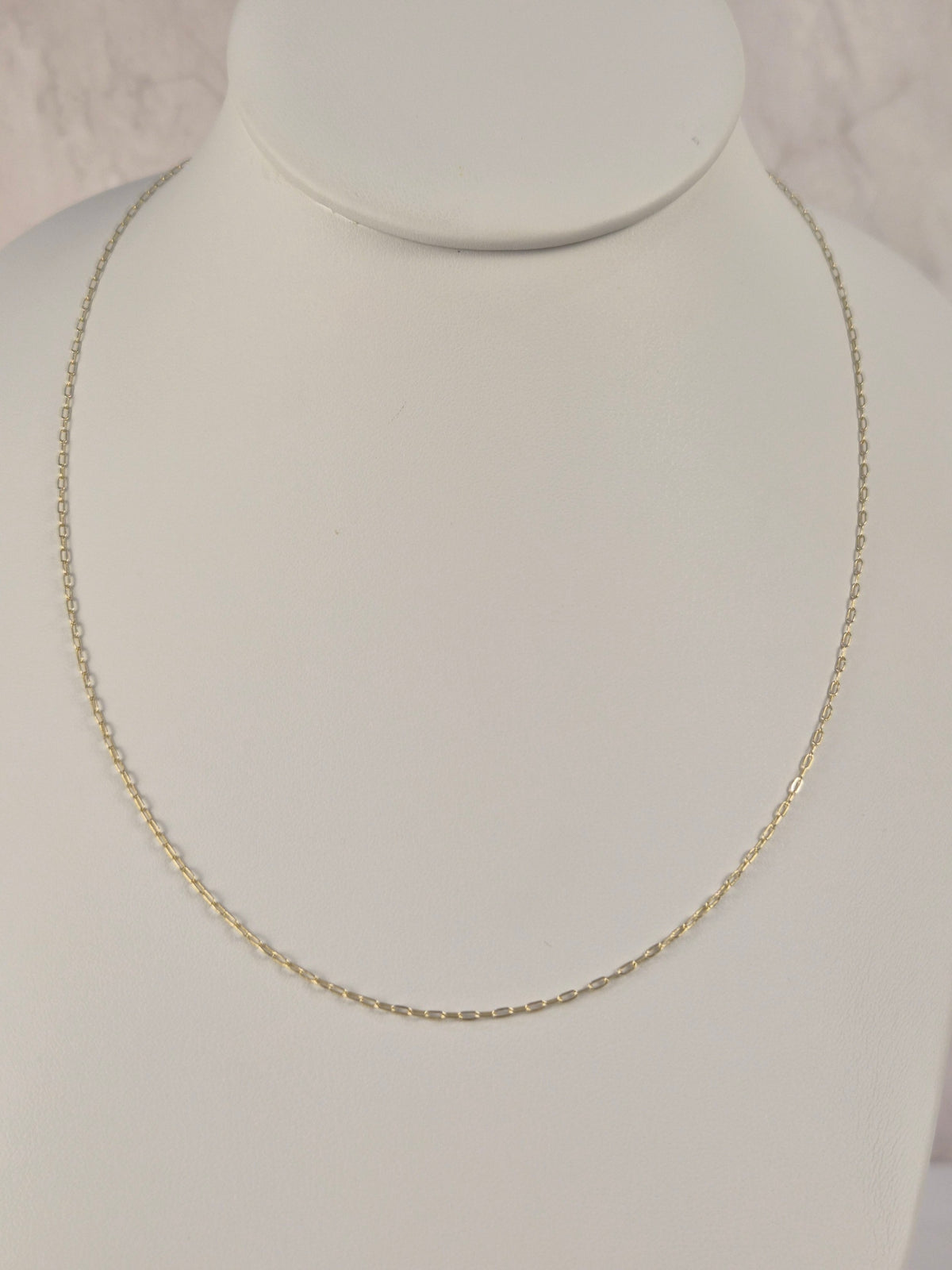 Dainty Paperclip – 10K Gold Necklace