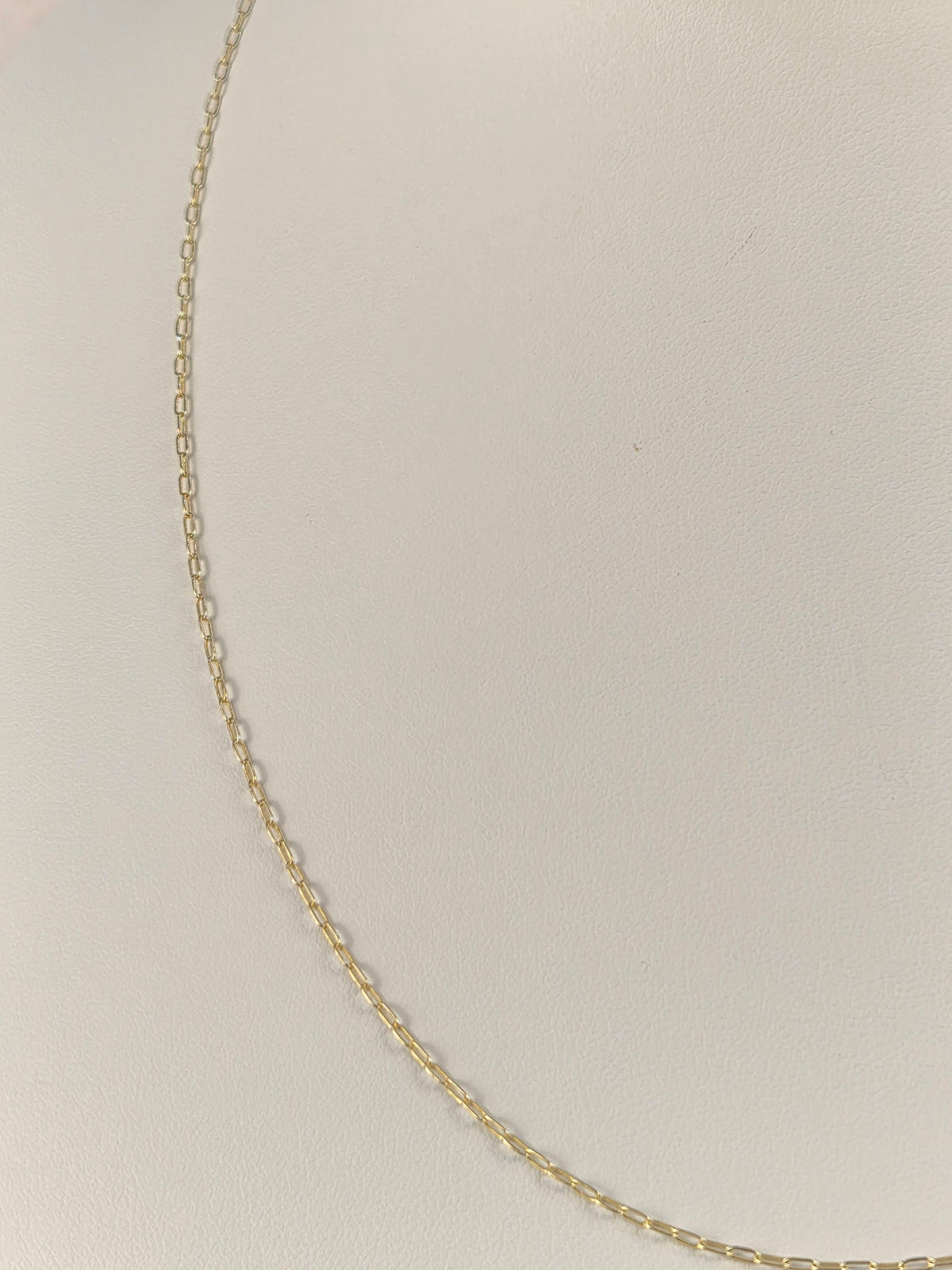 Dainty Paperclip – 10K Gold Necklace