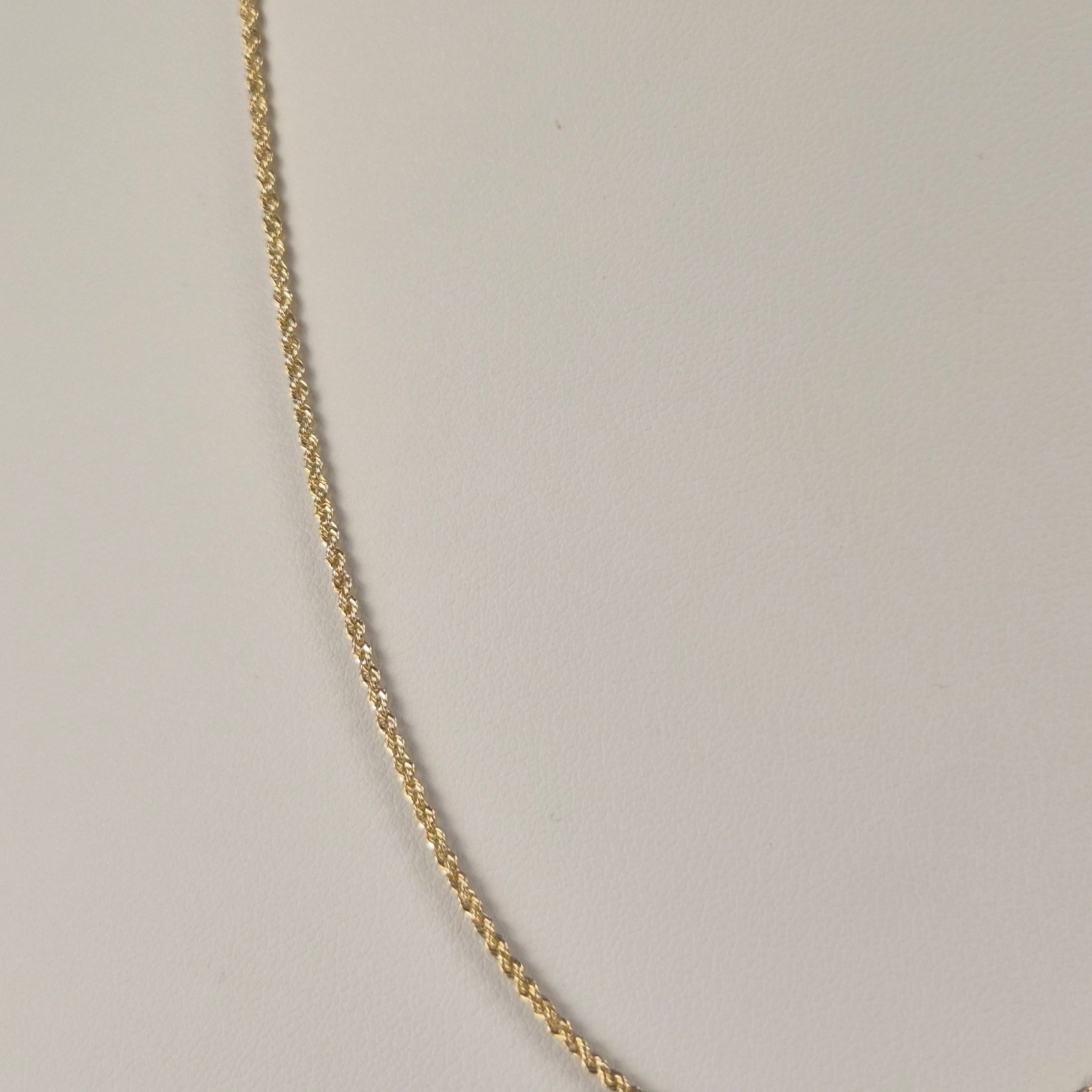 Golden Twist – 10K Gold Rope Chain