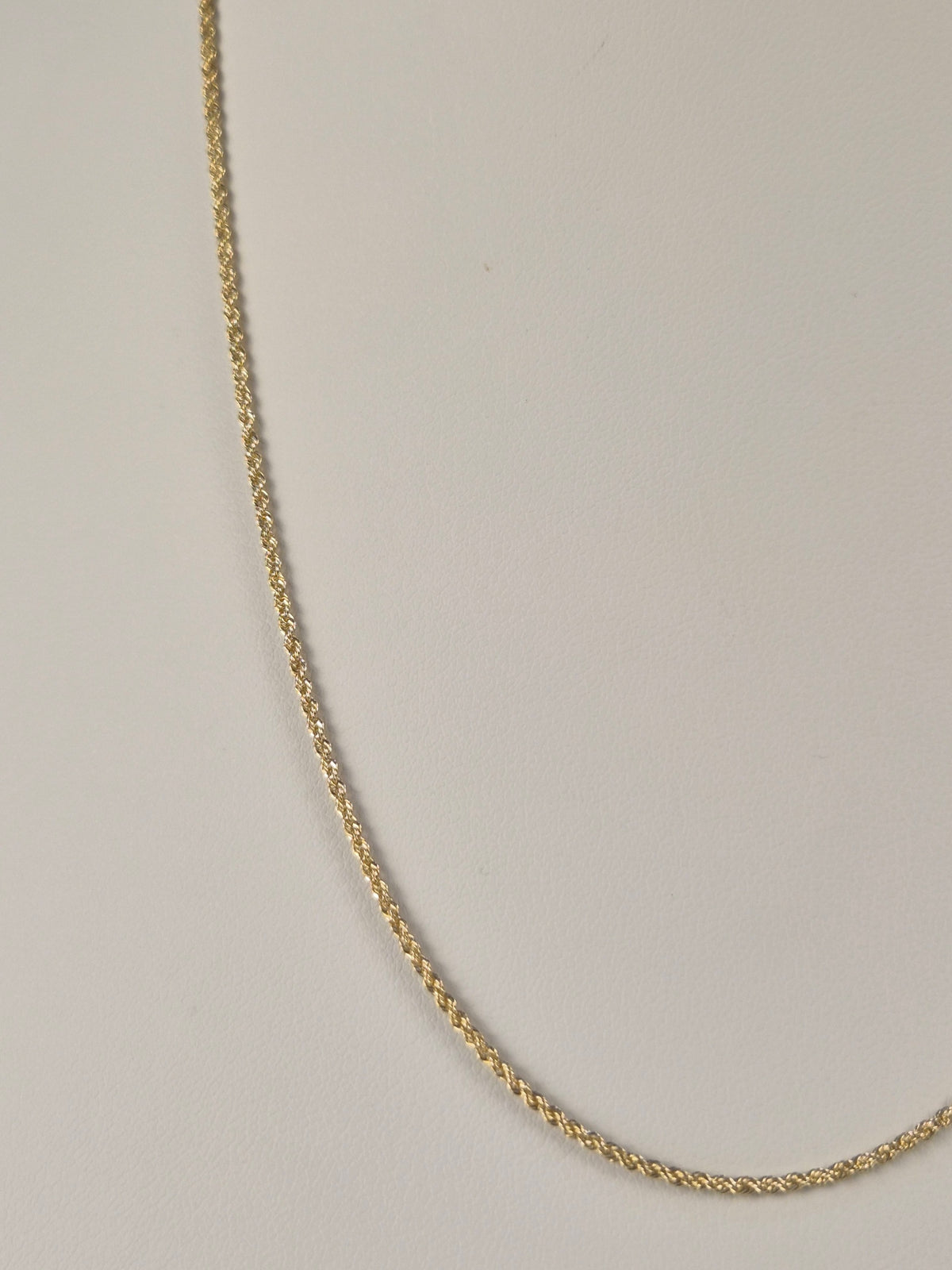 Golden Twist – 10K Gold Rope Chain