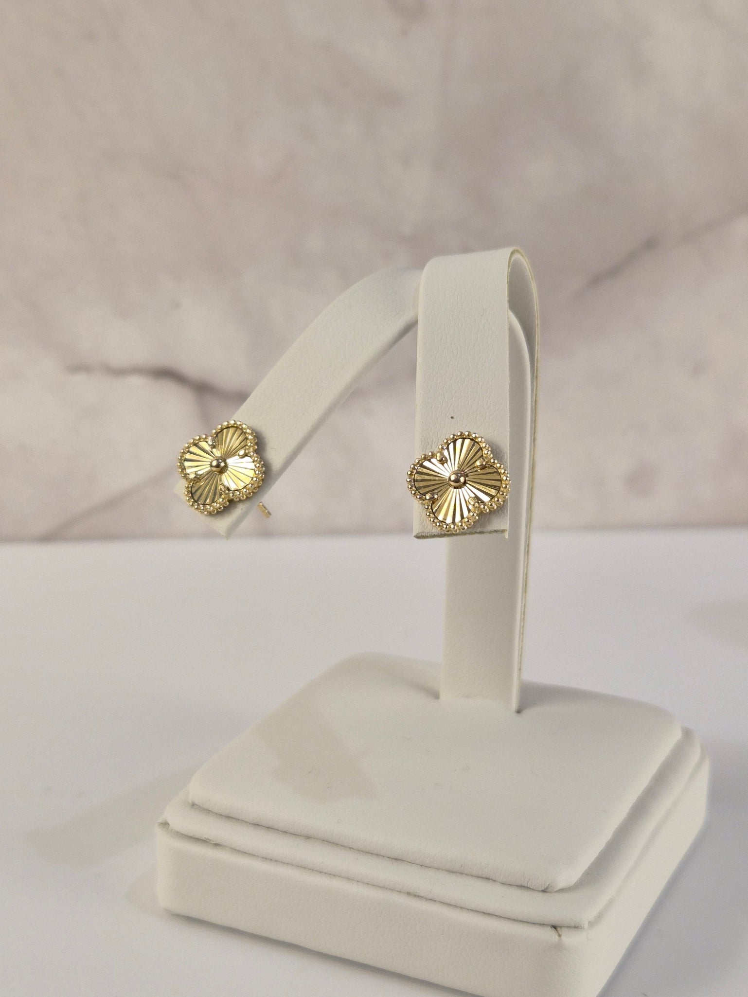 Petite Clover Stud Earrings – 10K Gold