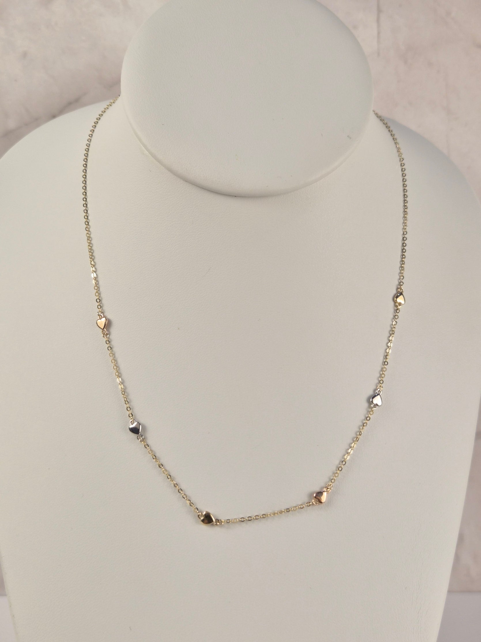Delicado collar de corazón de oro de 14 quilates y 3 centavos
