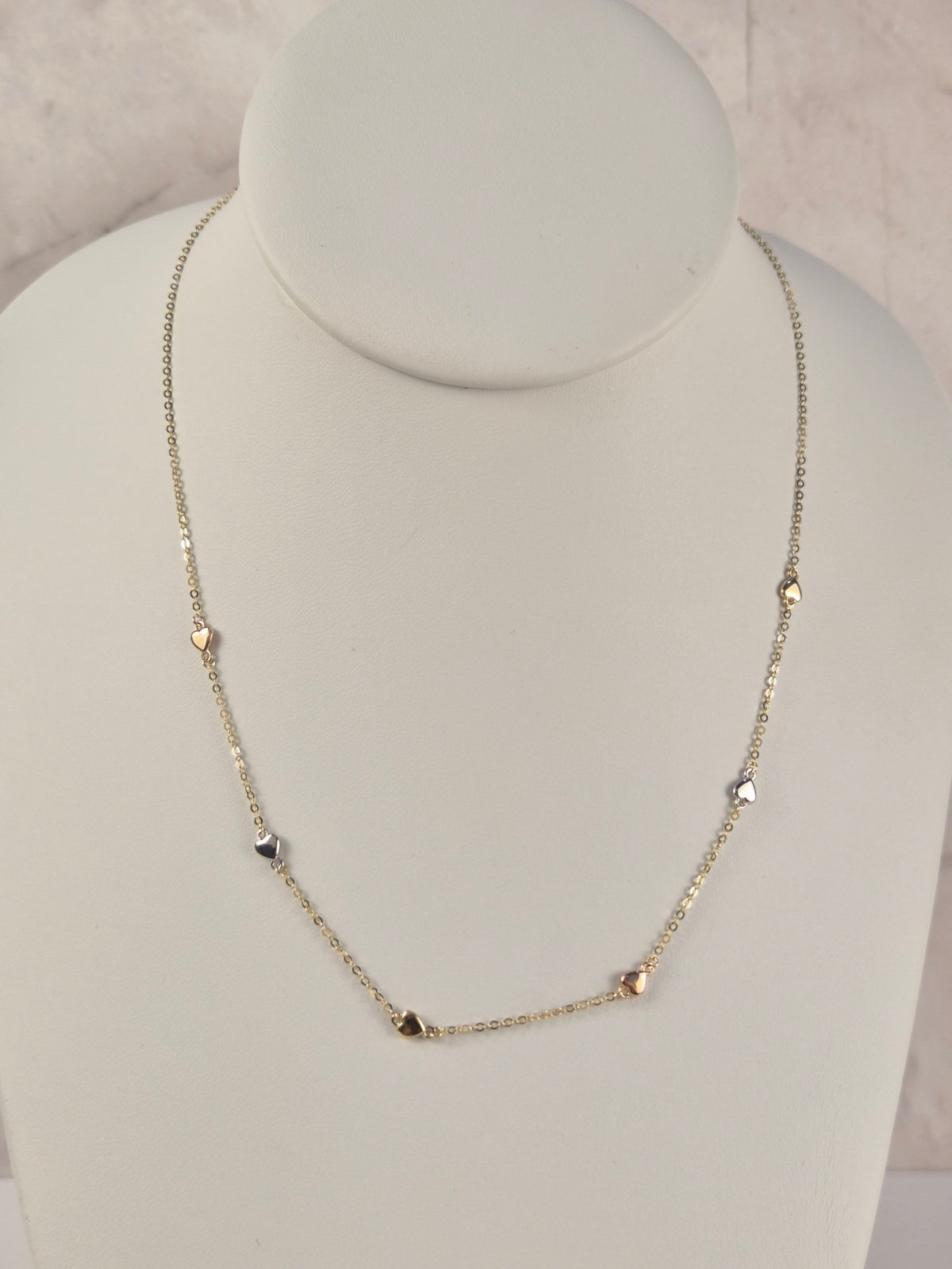 Delicado collar de corazón de oro de 14 quilates y 3 centavos