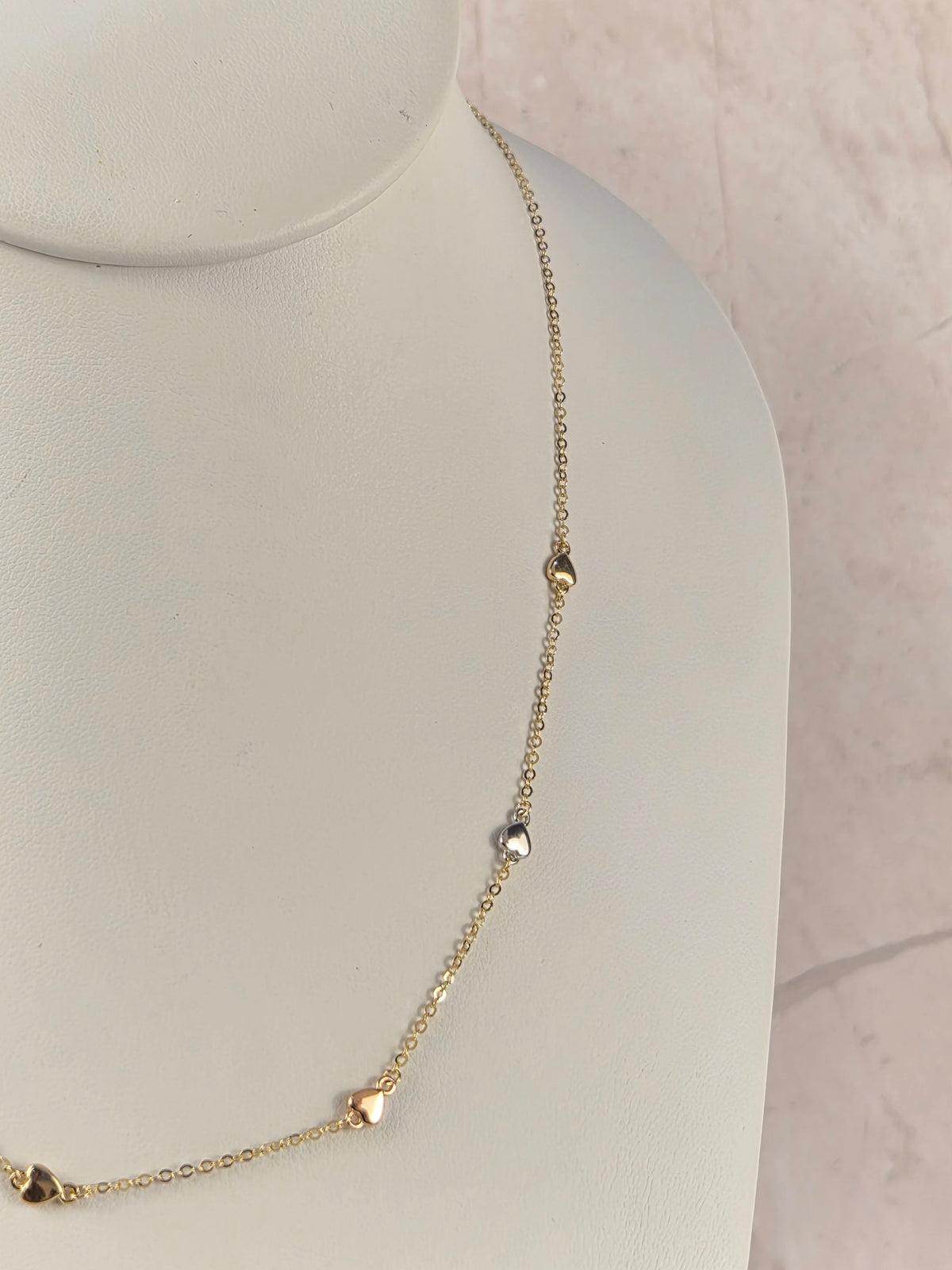 Delicado collar de corazón de oro de 14 quilates y 3 centavos