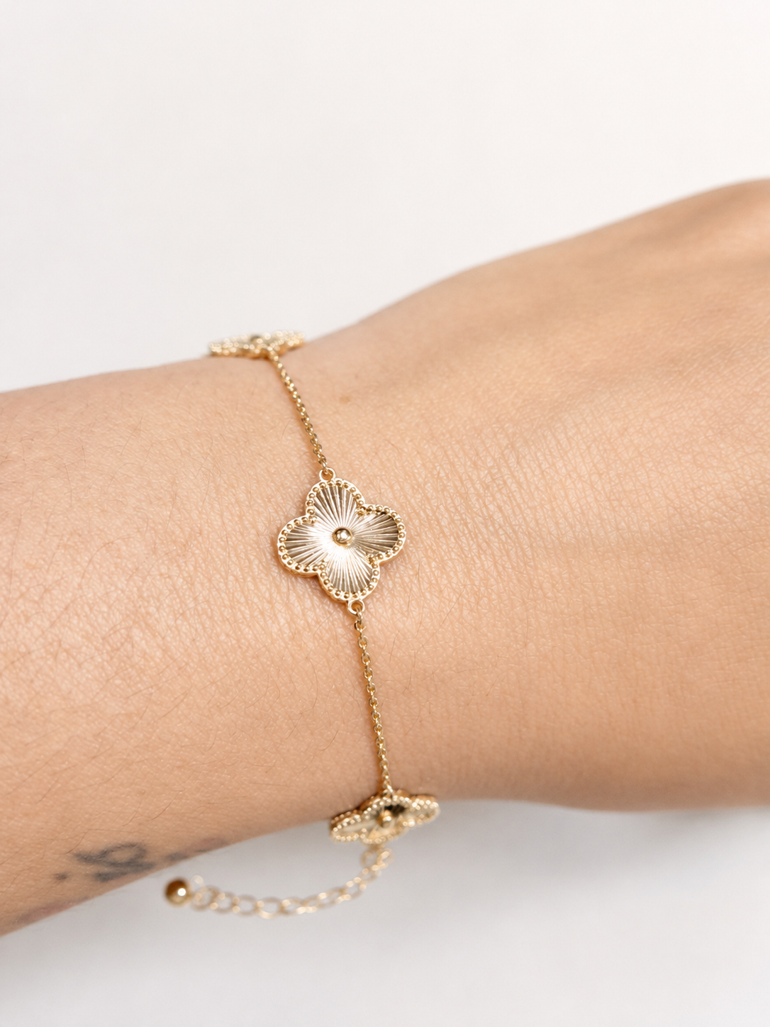 14K Gold 3 Motif Clover Bracelet – Dainty Lucky Trébol