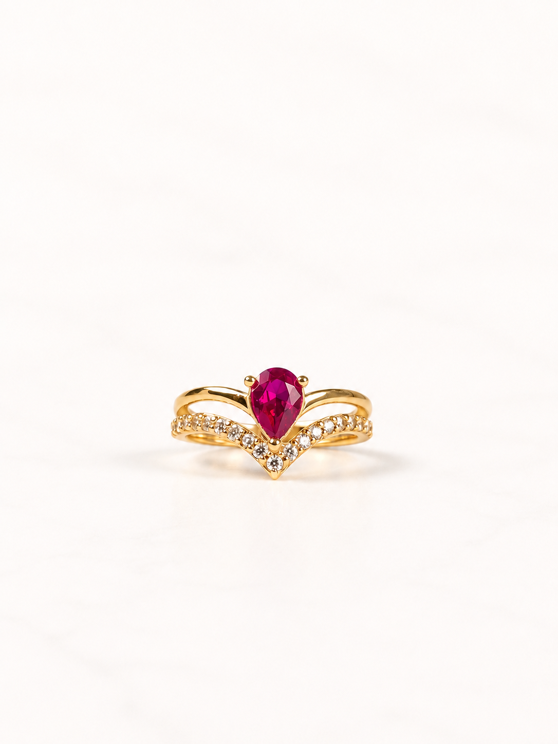 Anillo de oro de 14 quilates con gema en forma de corazón (800)