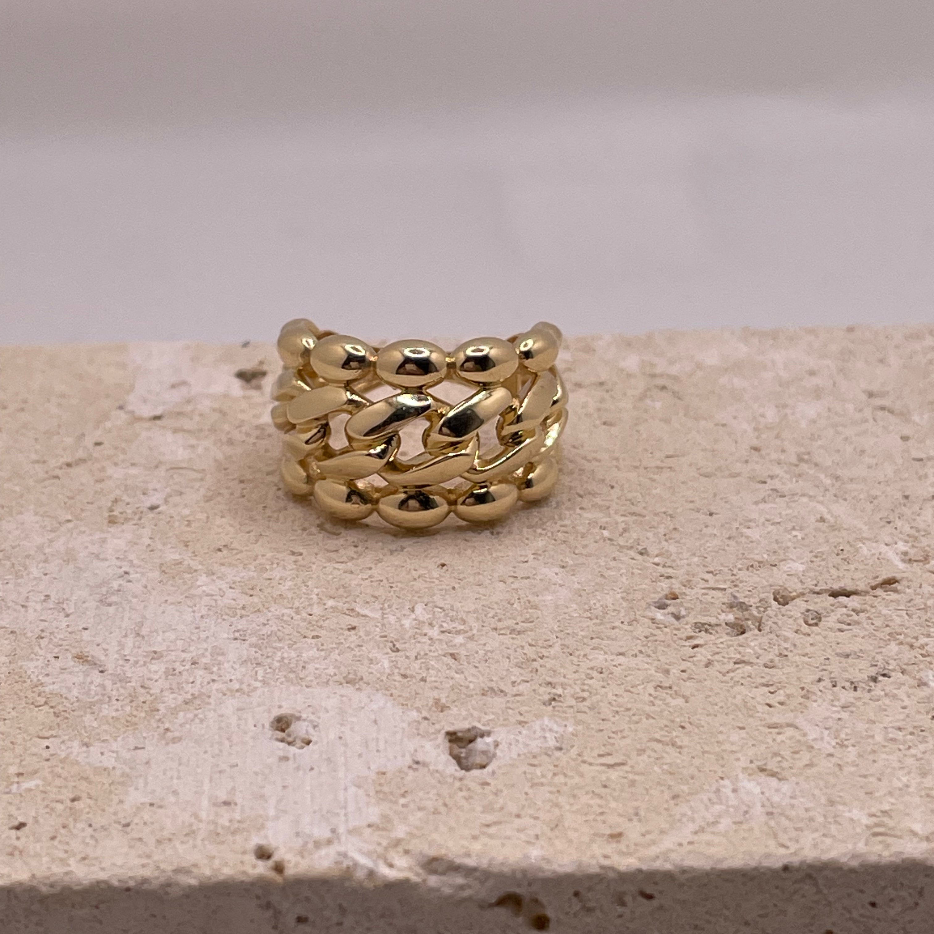 Anillo llamativo de oro de 14 quilates