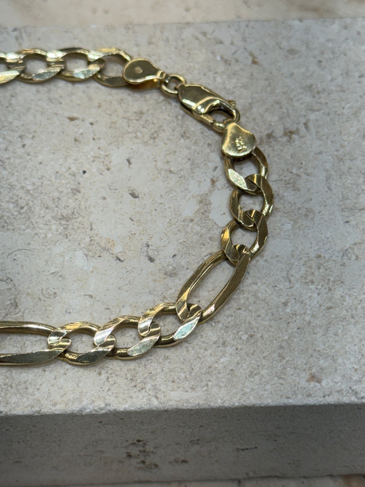 Pulsera Figaro de oro macizo de 14 quilates de 6,9 ​​mm y 8,5"