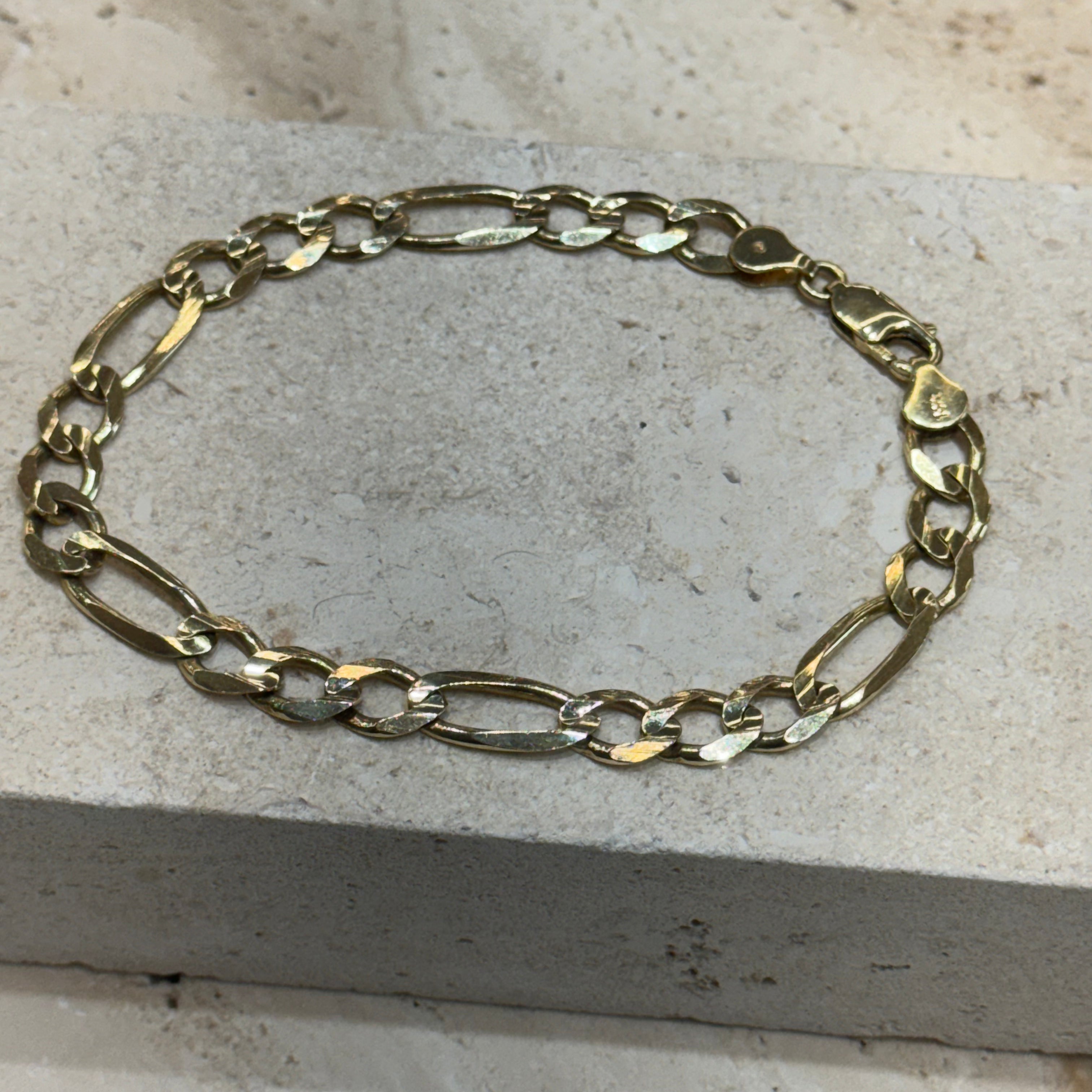 Pulsera Figaro de oro macizo de 14 quilates de 6,9 ​​mm y 8,5"
