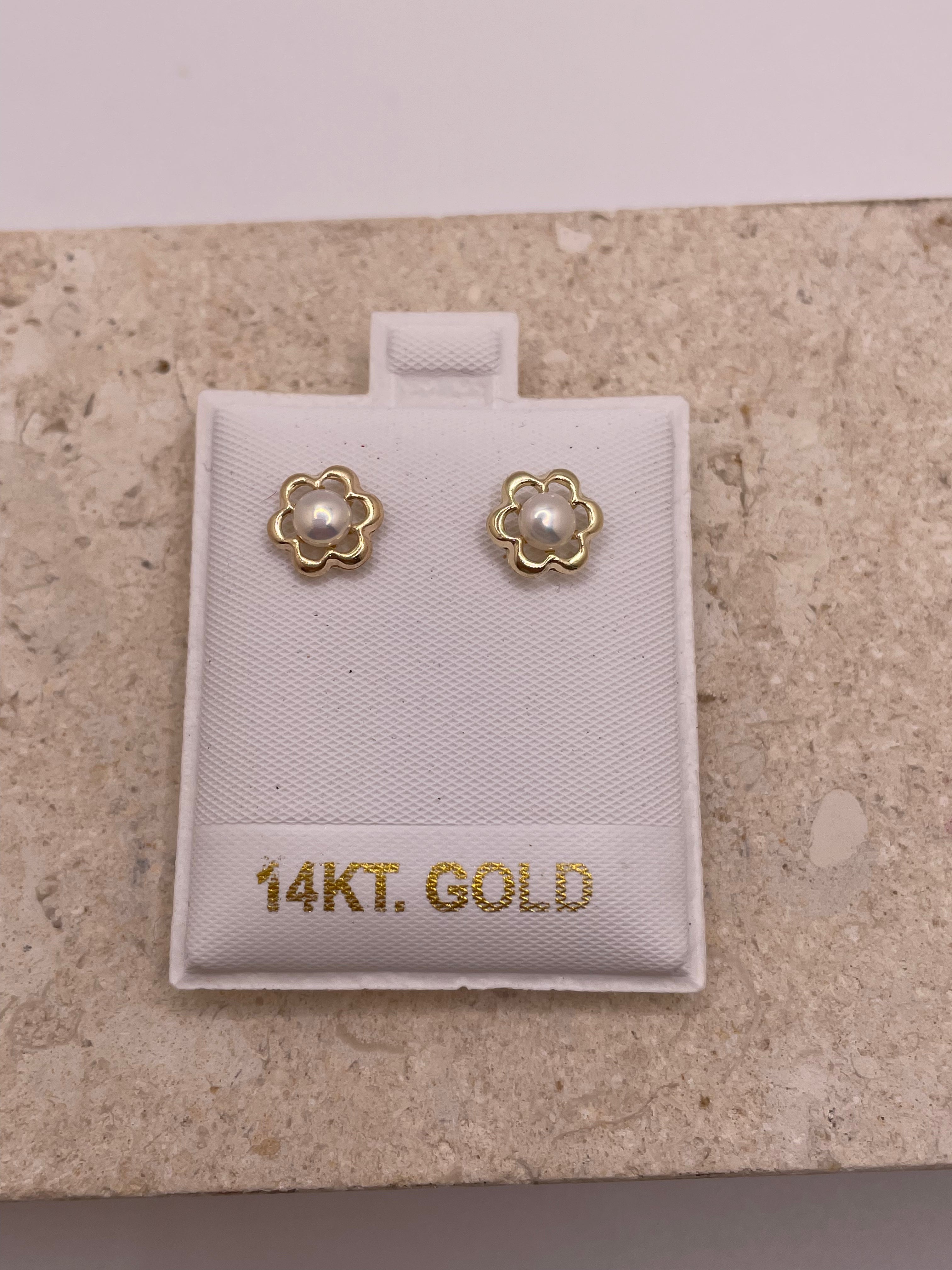 14k gold flower fw pearl screw back earrings