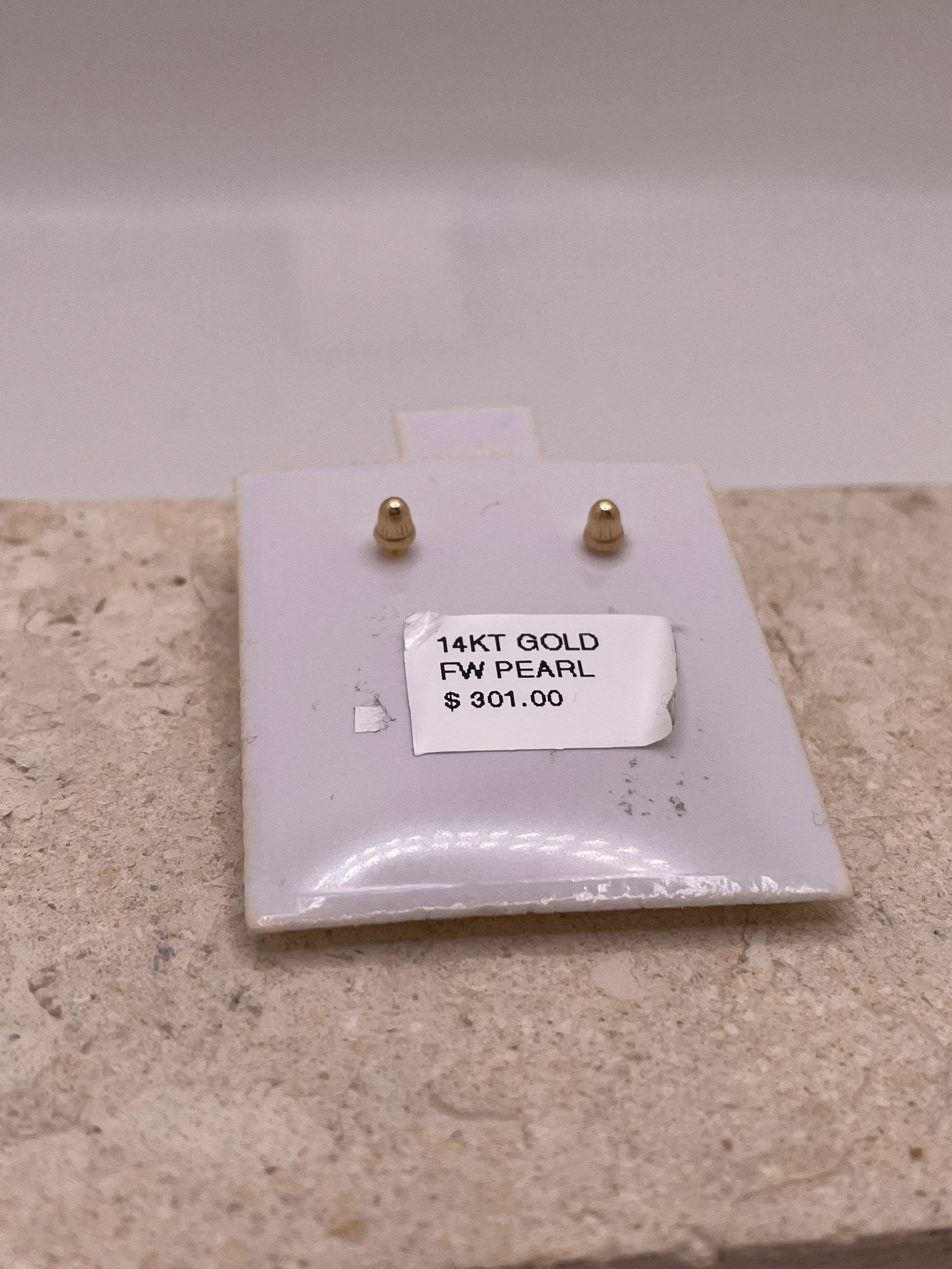 14k gold flower fw pearl screw back earrings