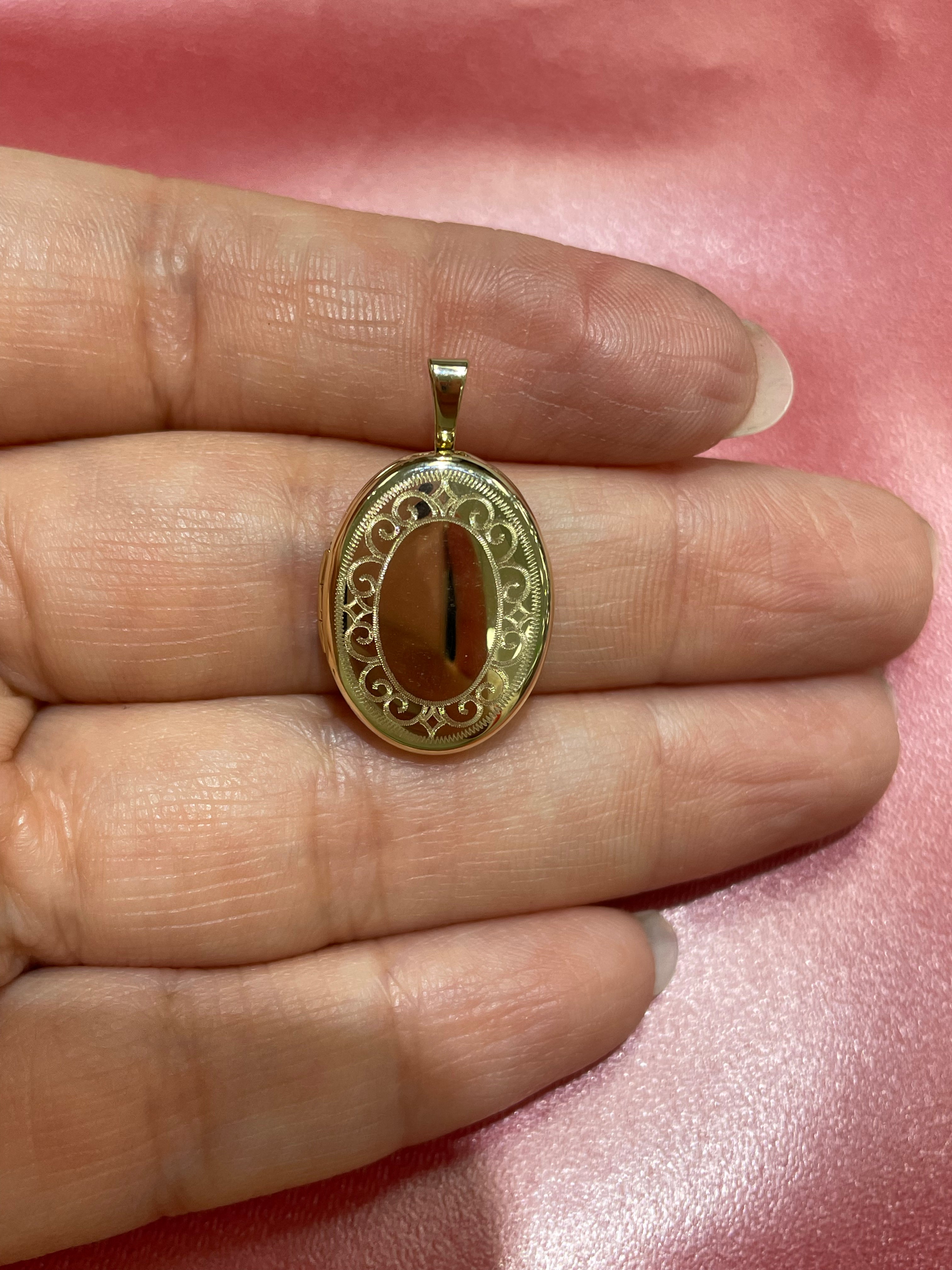 14k gold oval locket with vintage design