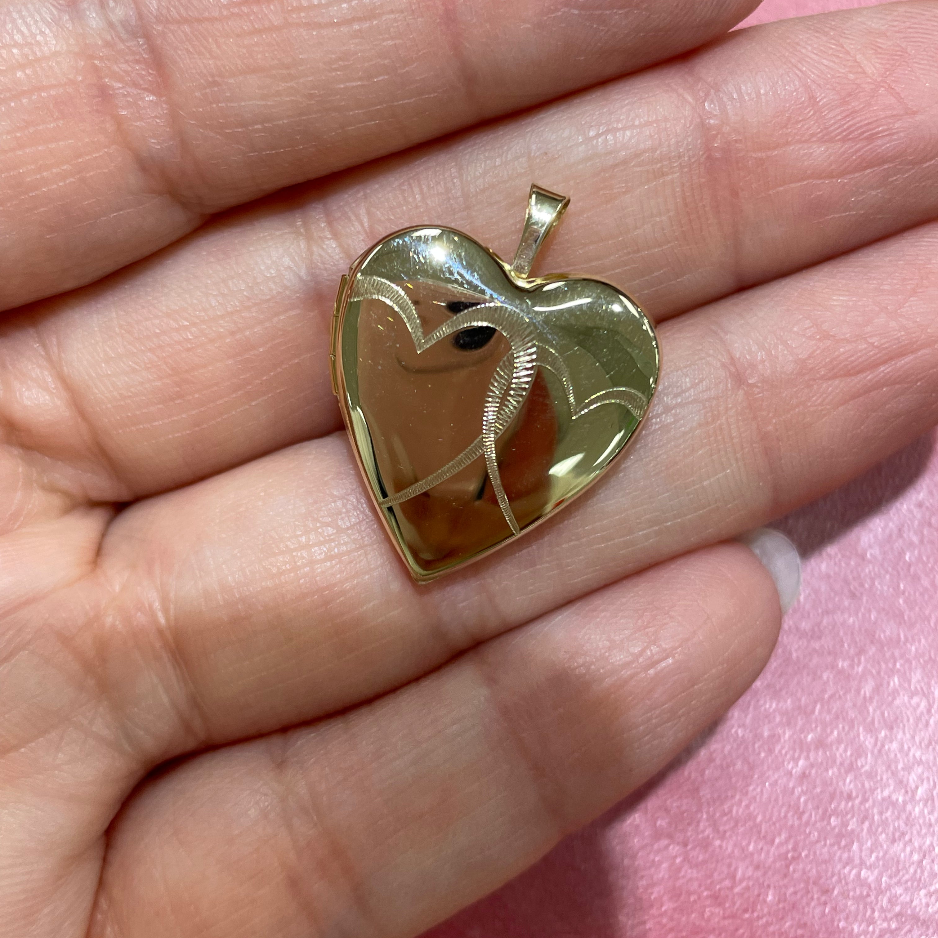 14k gold interlocked heart locket