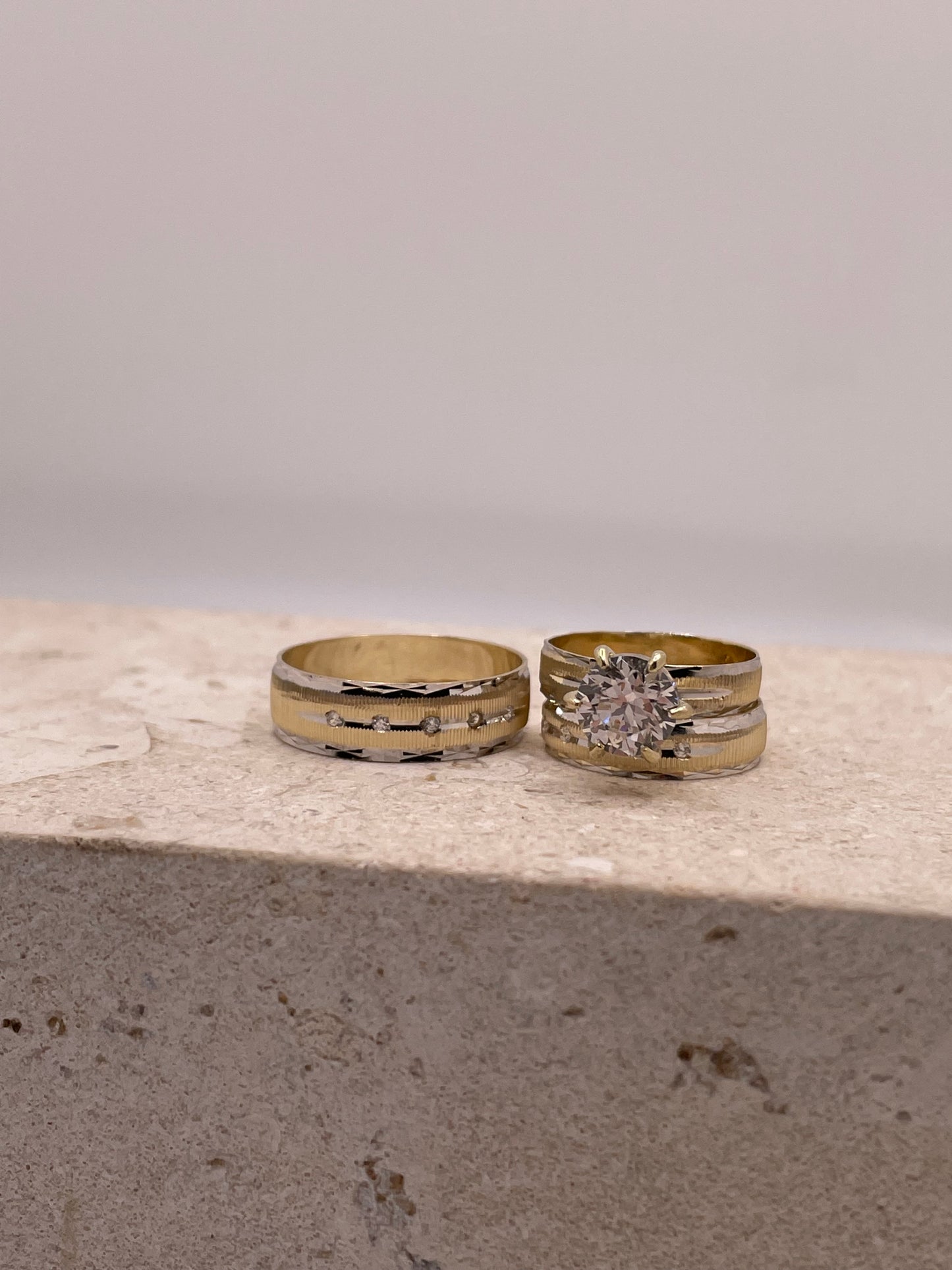 Juego de alianzas de boda y compromiso con talla de diamante en oro amarillo y blanco de oro macizo de 14 quilates