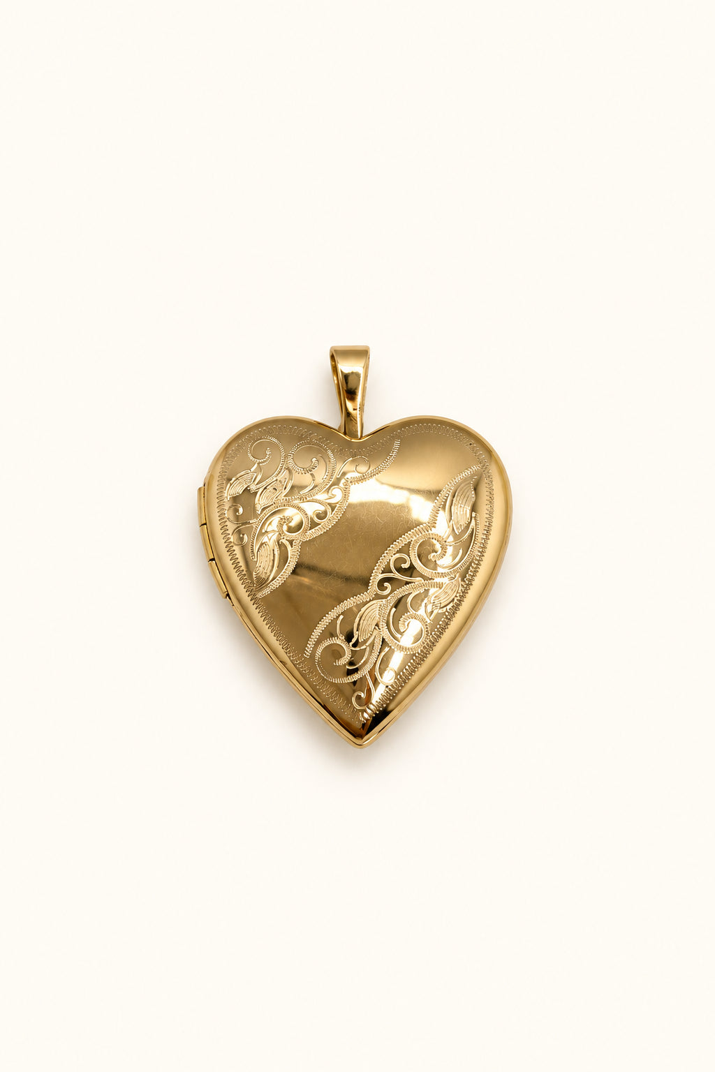 Colgante de medallón de corazón en oro de 14k con diseño vintage (619)