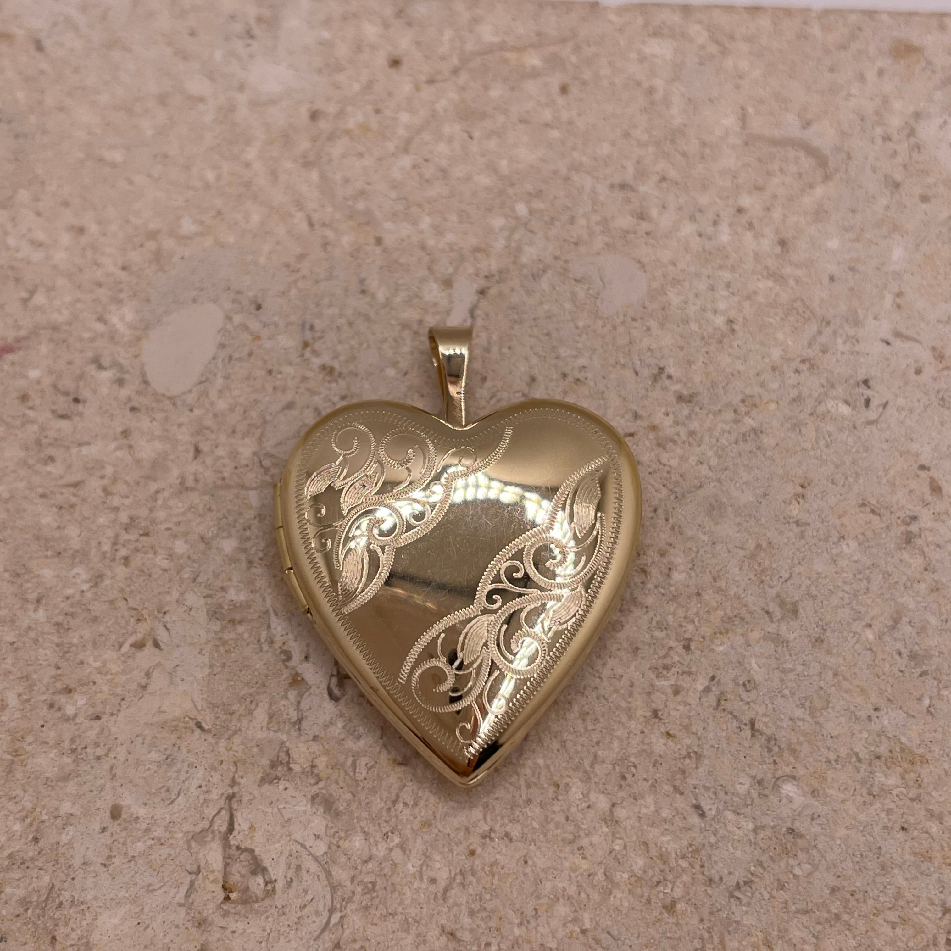 14k gold heart locket pendant with vintage design (619)