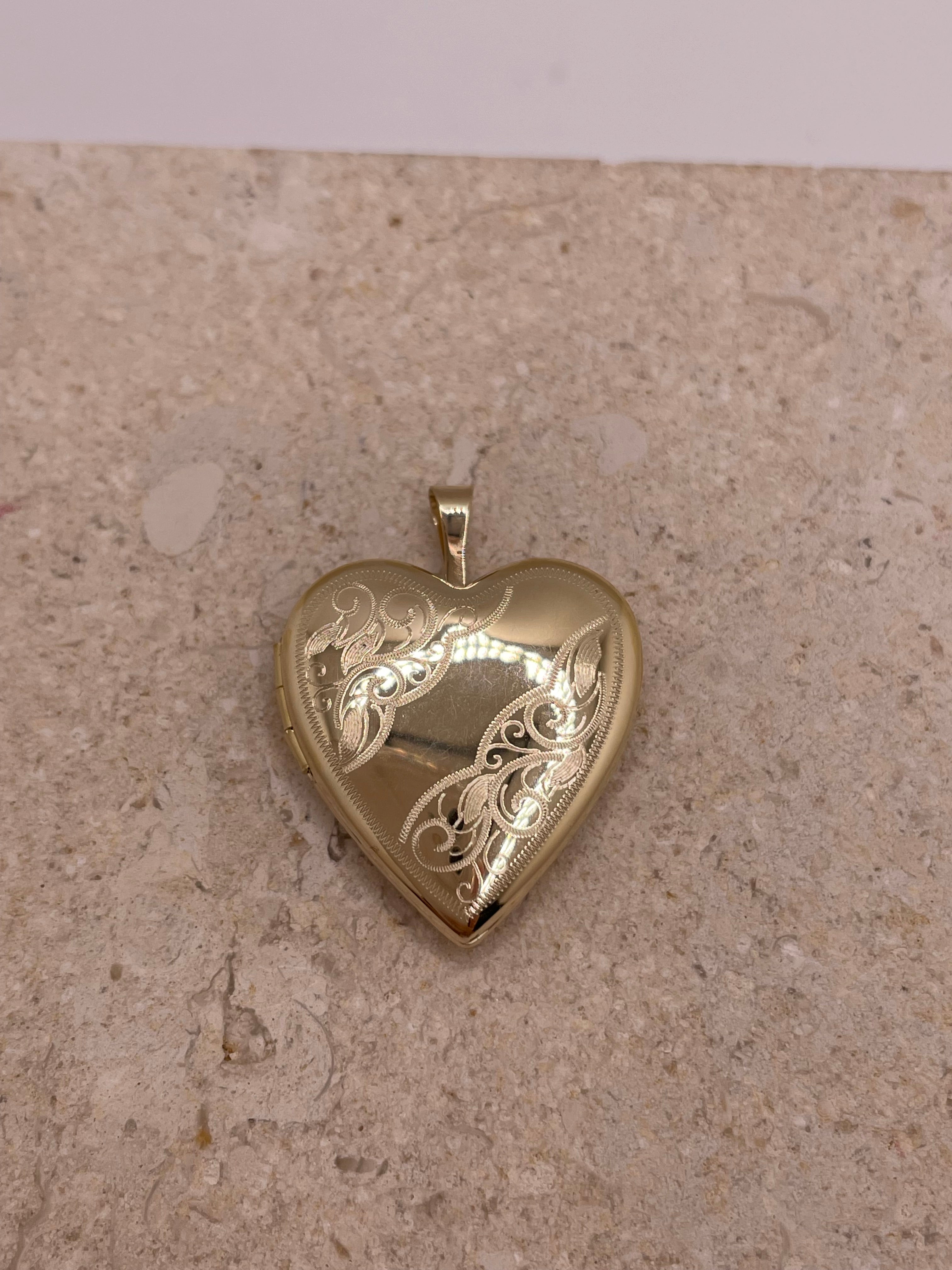 14k gold heart locket pendant with vintage design (619)