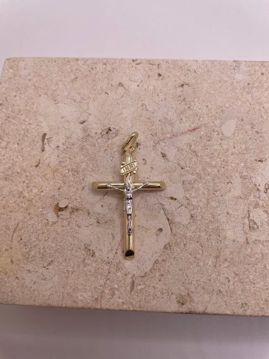 Colgante de crucifijo de dos tonos de oro macizo de 14 quilates