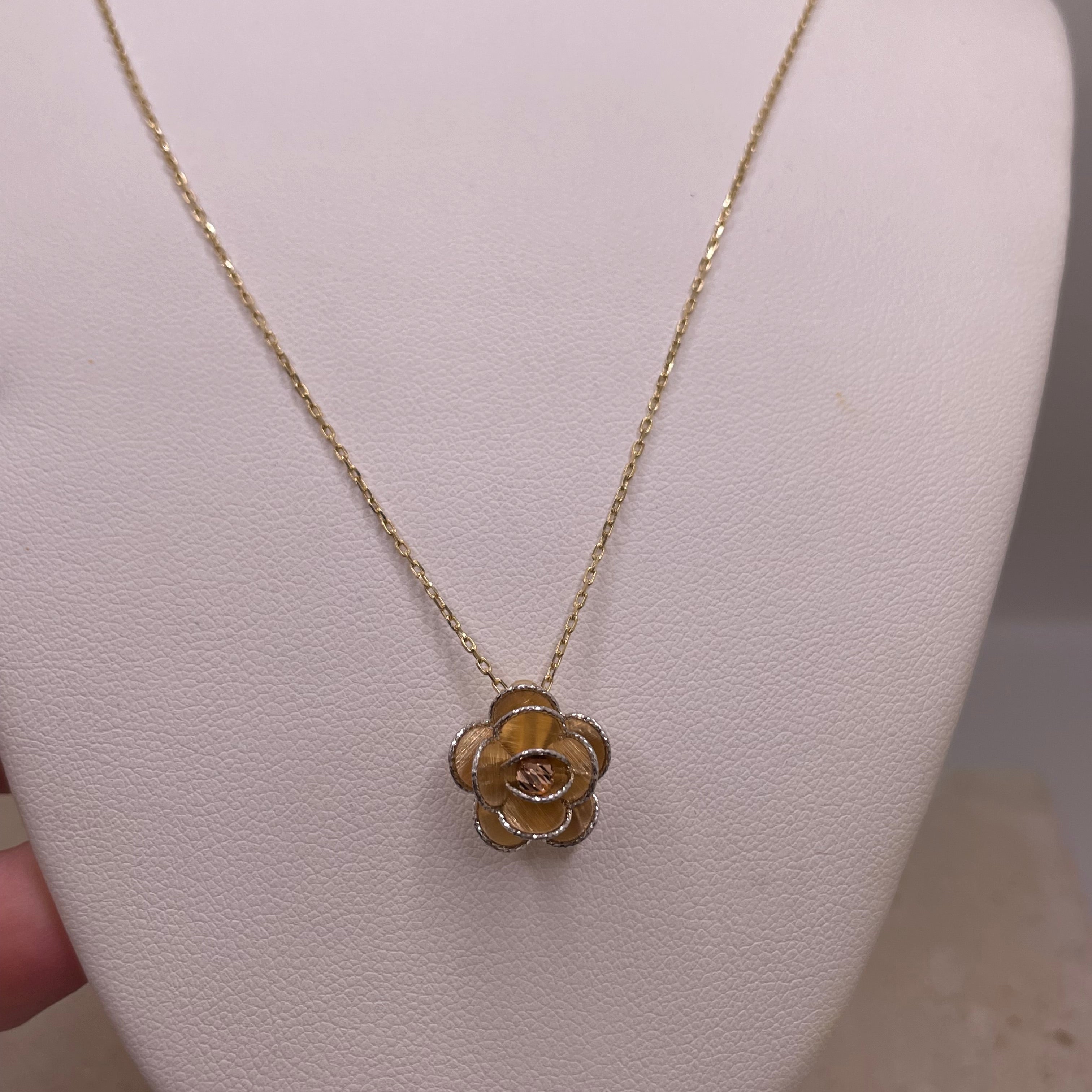 14k gold three-tone light flower necklace (316)