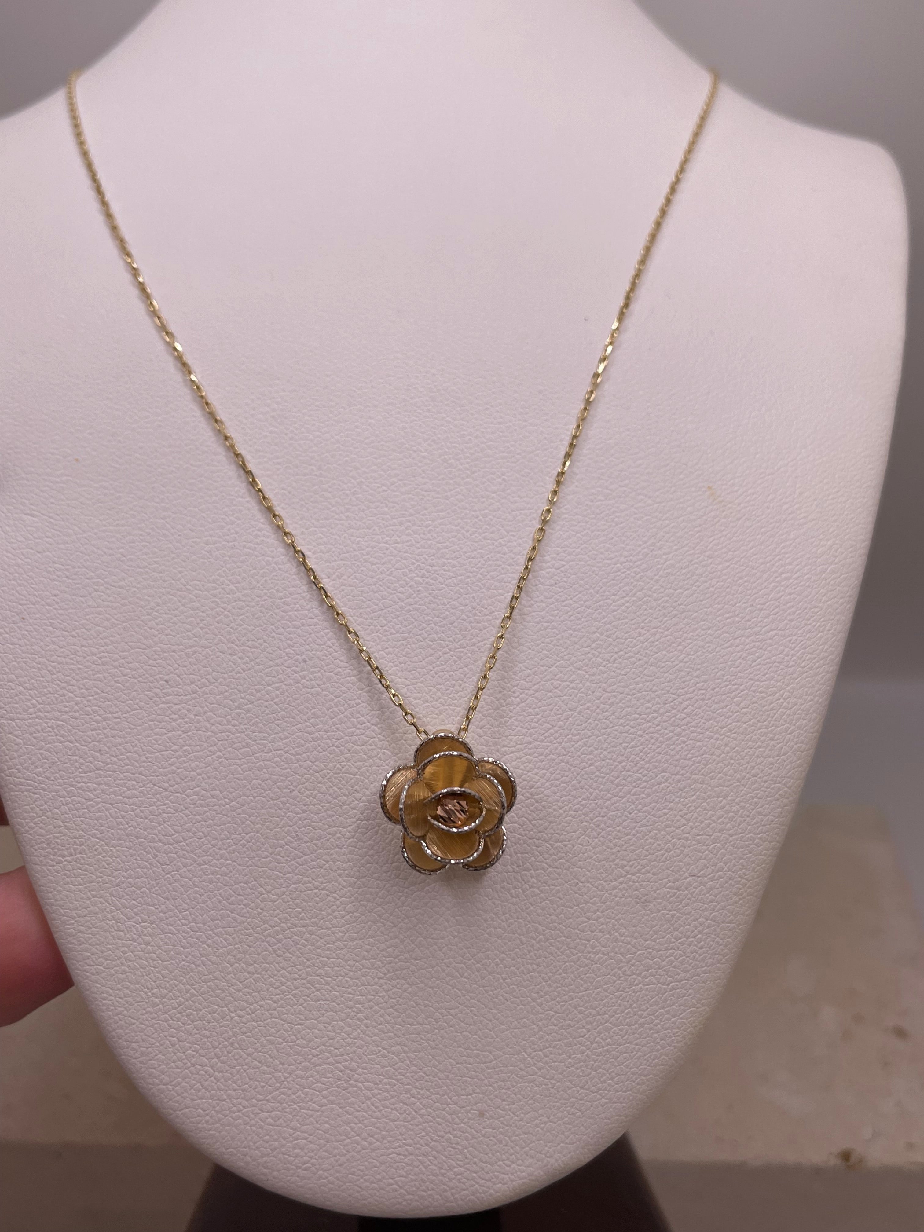 14k gold three-tone light flower necklace (316)