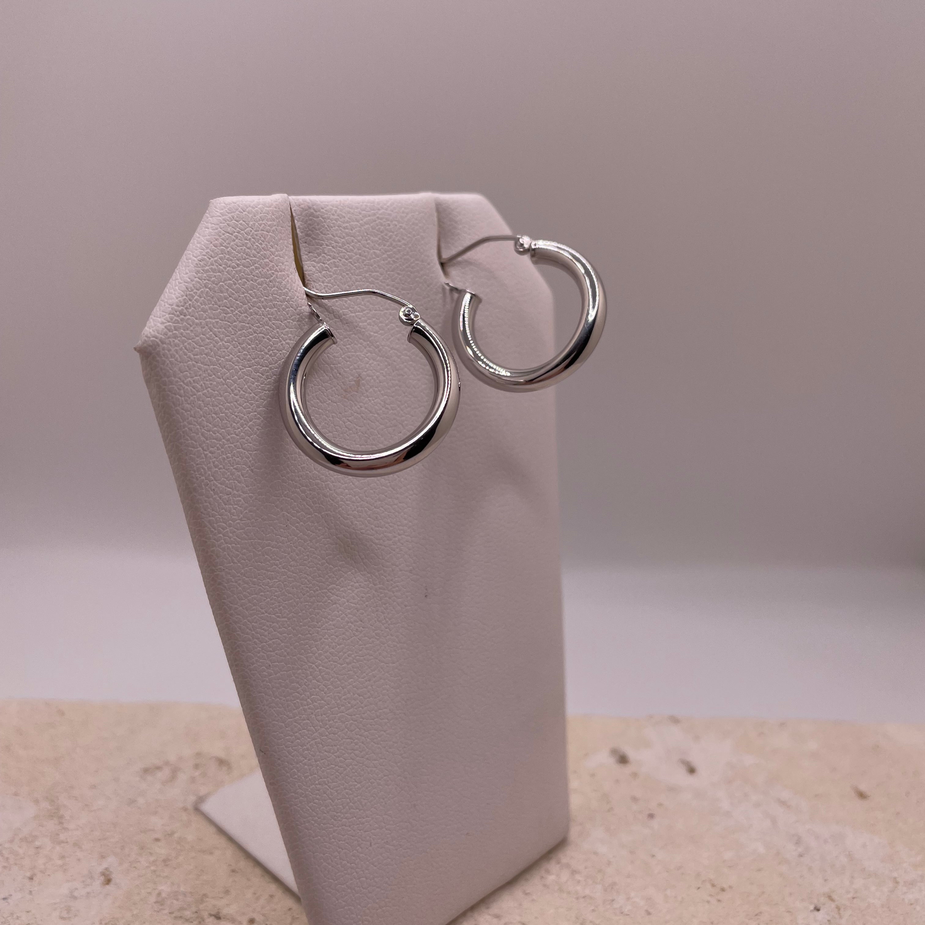 14k white gold hoop earrings (043)
