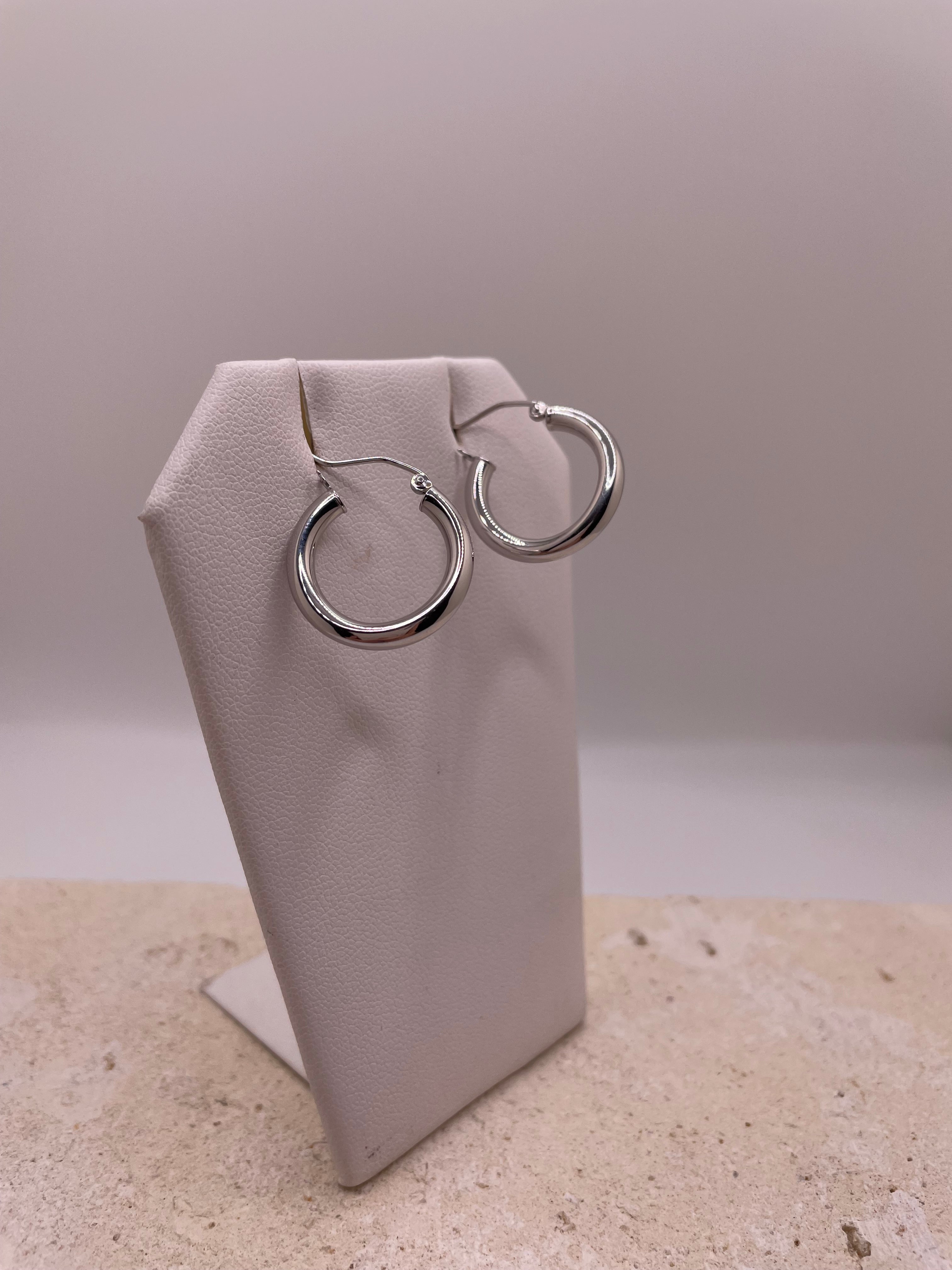 14k white gold hoop earrings (043)