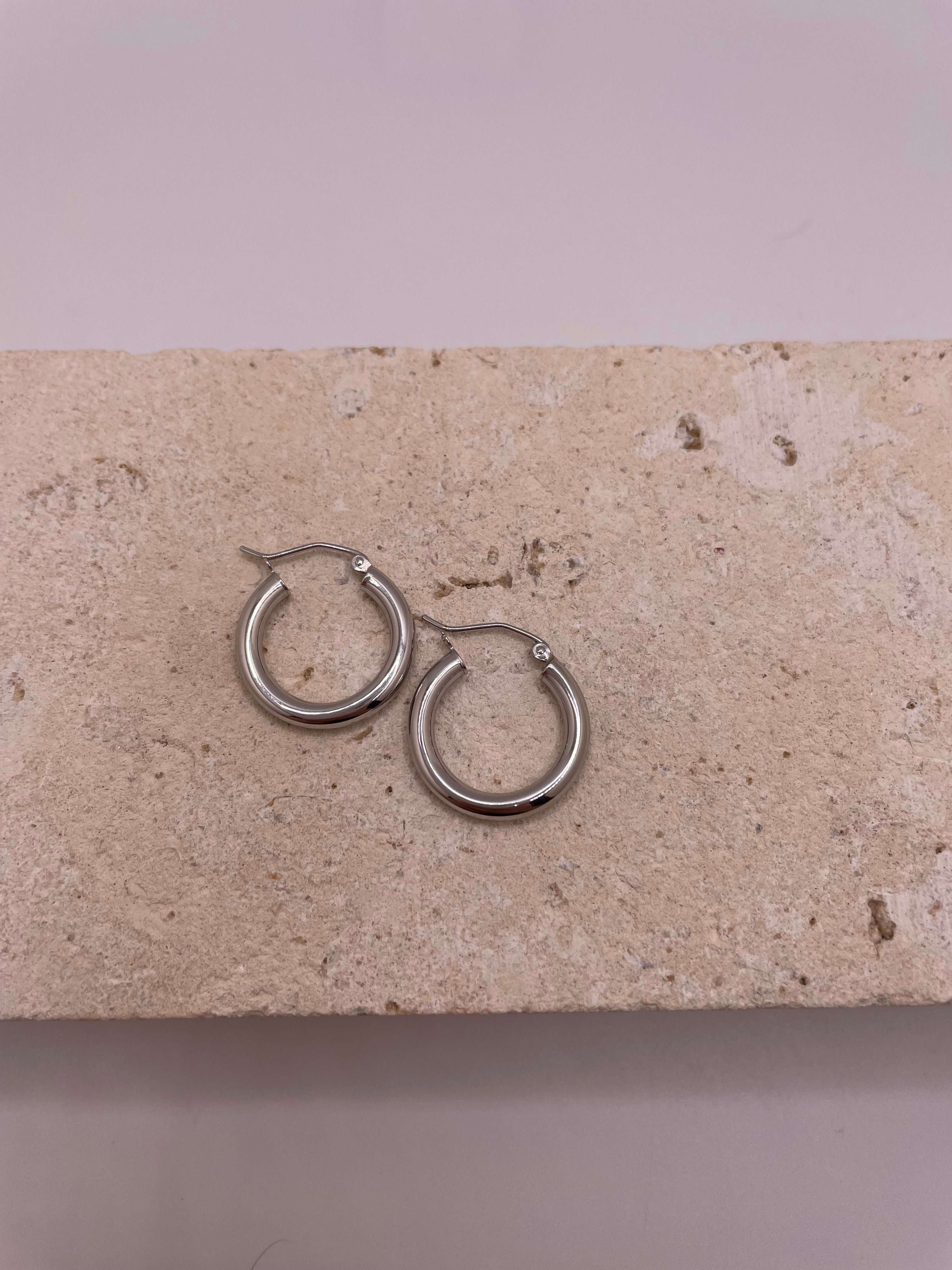 14k white gold hoop earrings (043)