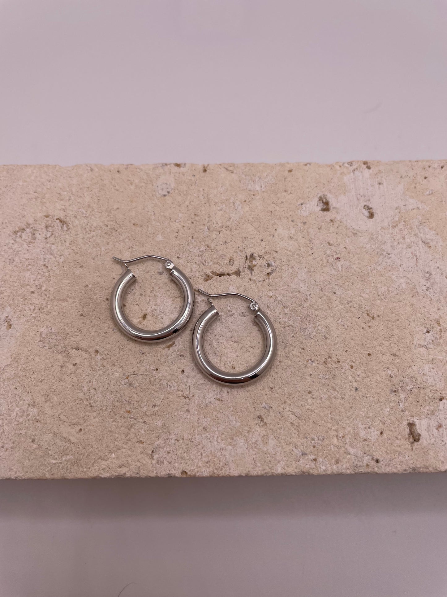 14k white gold hoop earrings (1043)