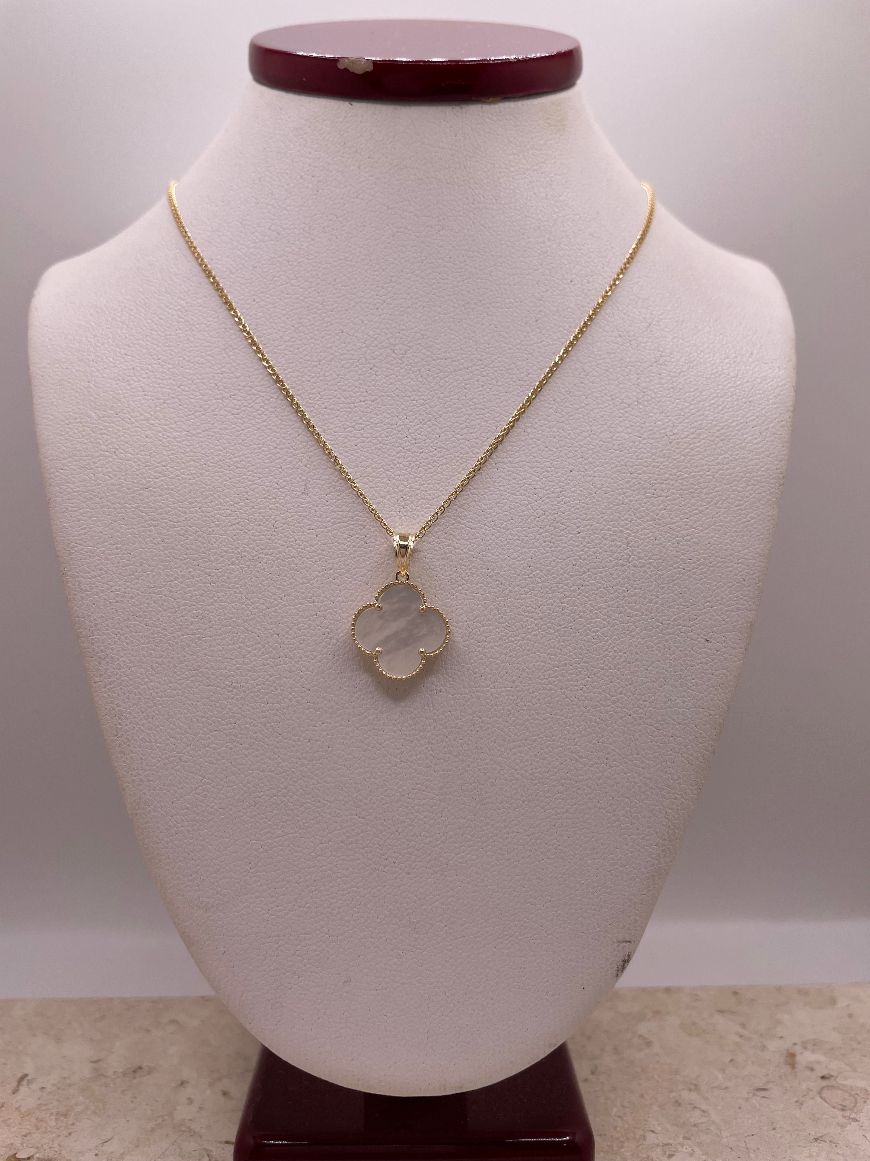 14k gold open wheat chain with white clover trebol pendant