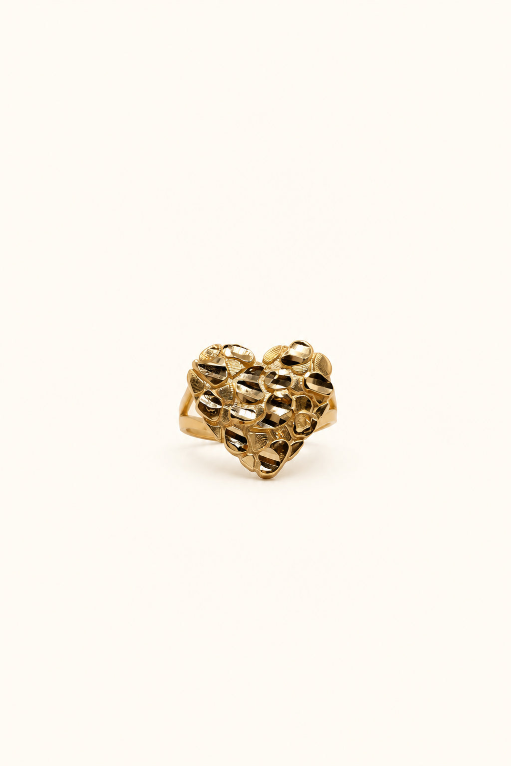 Anillo de pepita de corazón grande de oro de 14 quilates