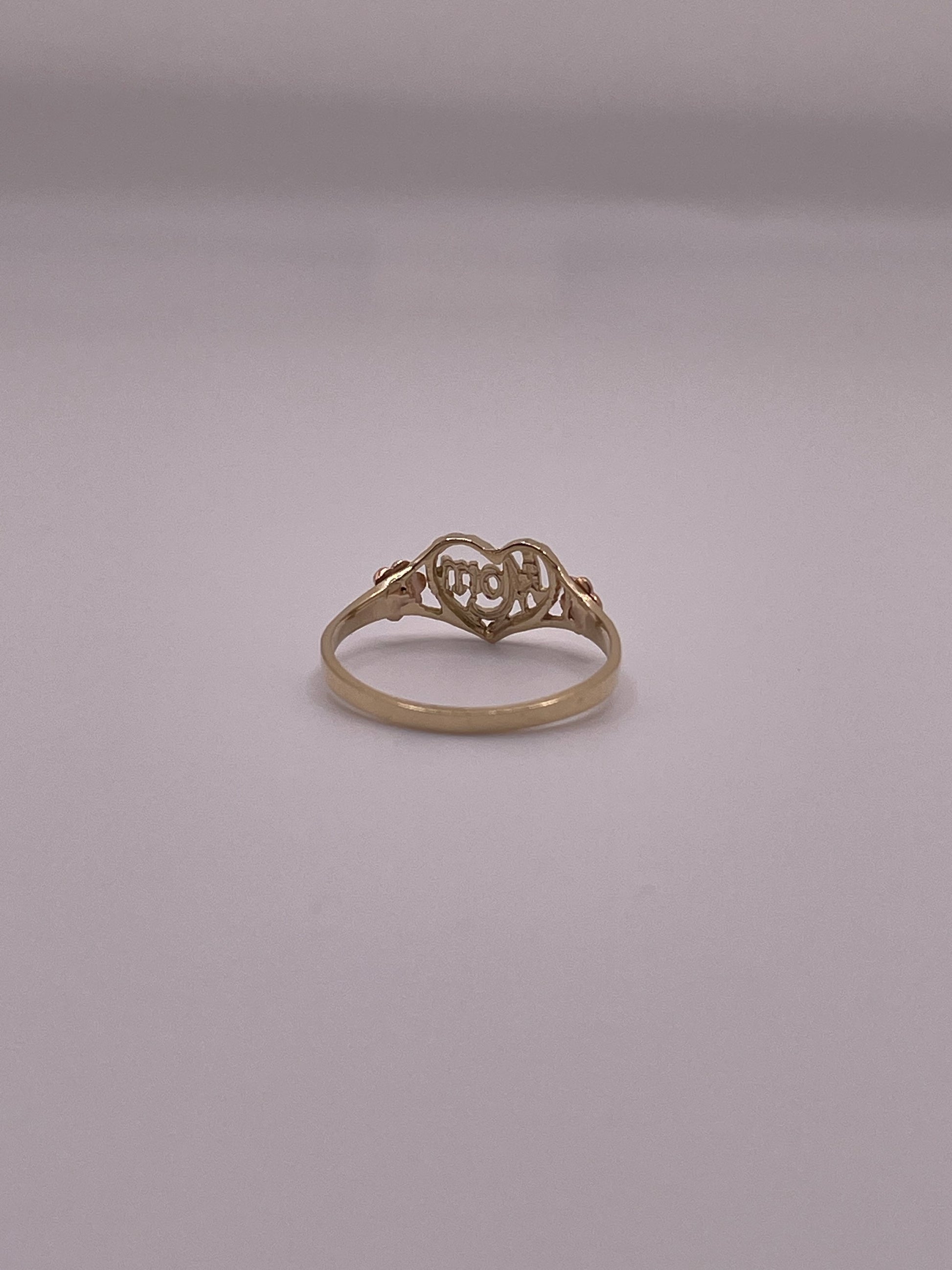 Anillo de oro macizo de 14 quilates con forma de corazón y flor "Mamá"