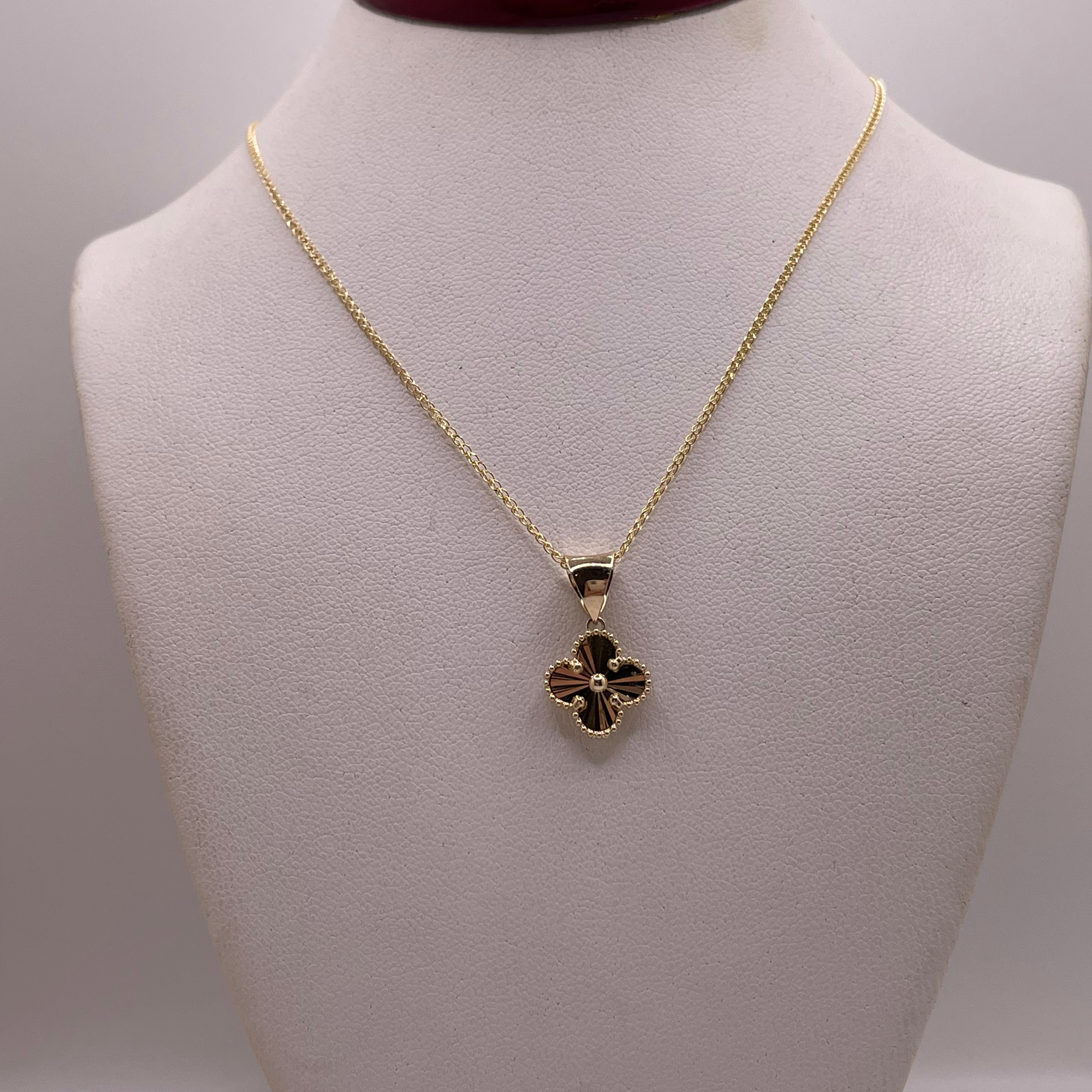 14k gold open wheat chain with gold clover trebol pendant