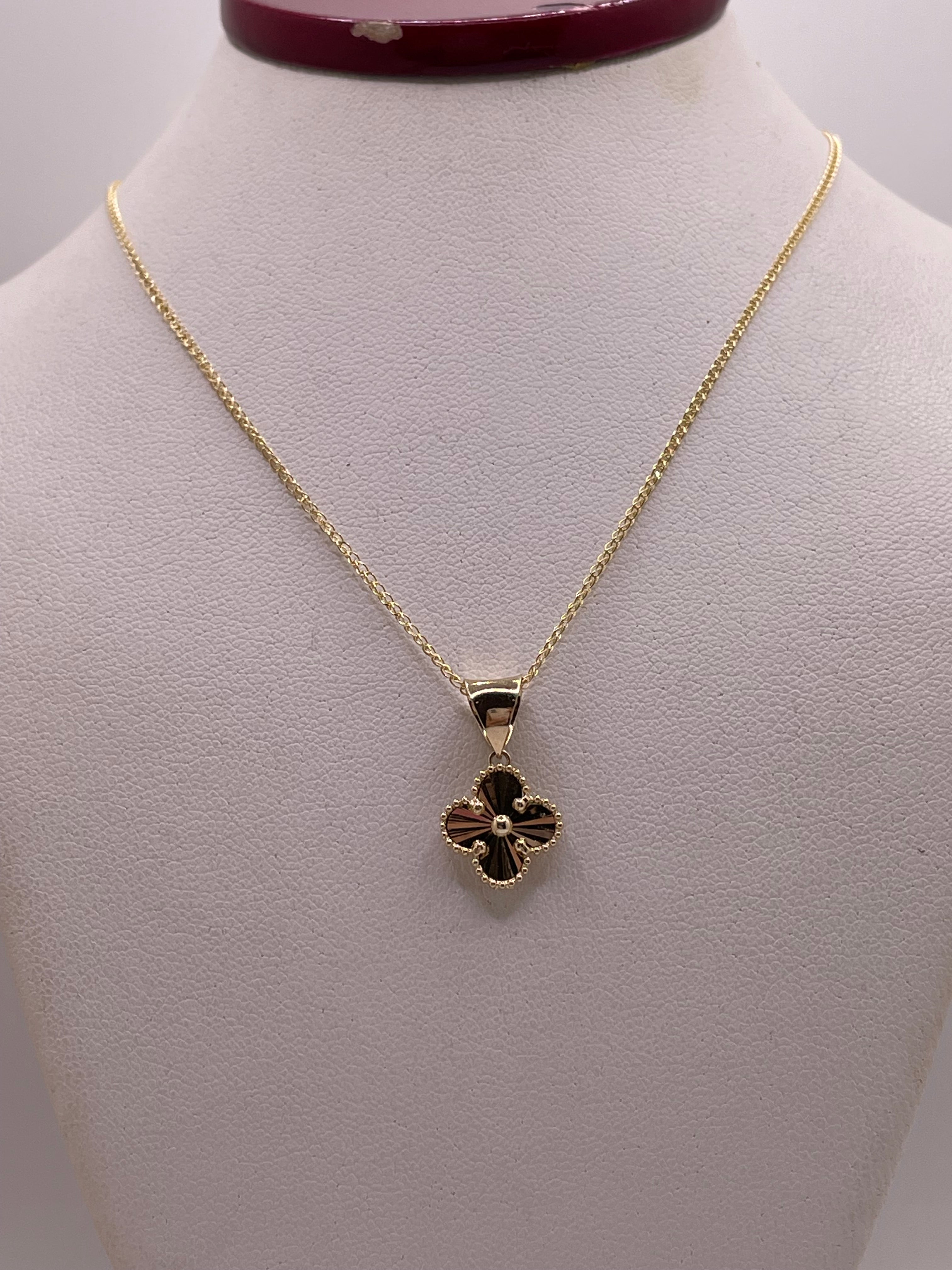 14k gold open wheat chain with gold clover trebol pendant
