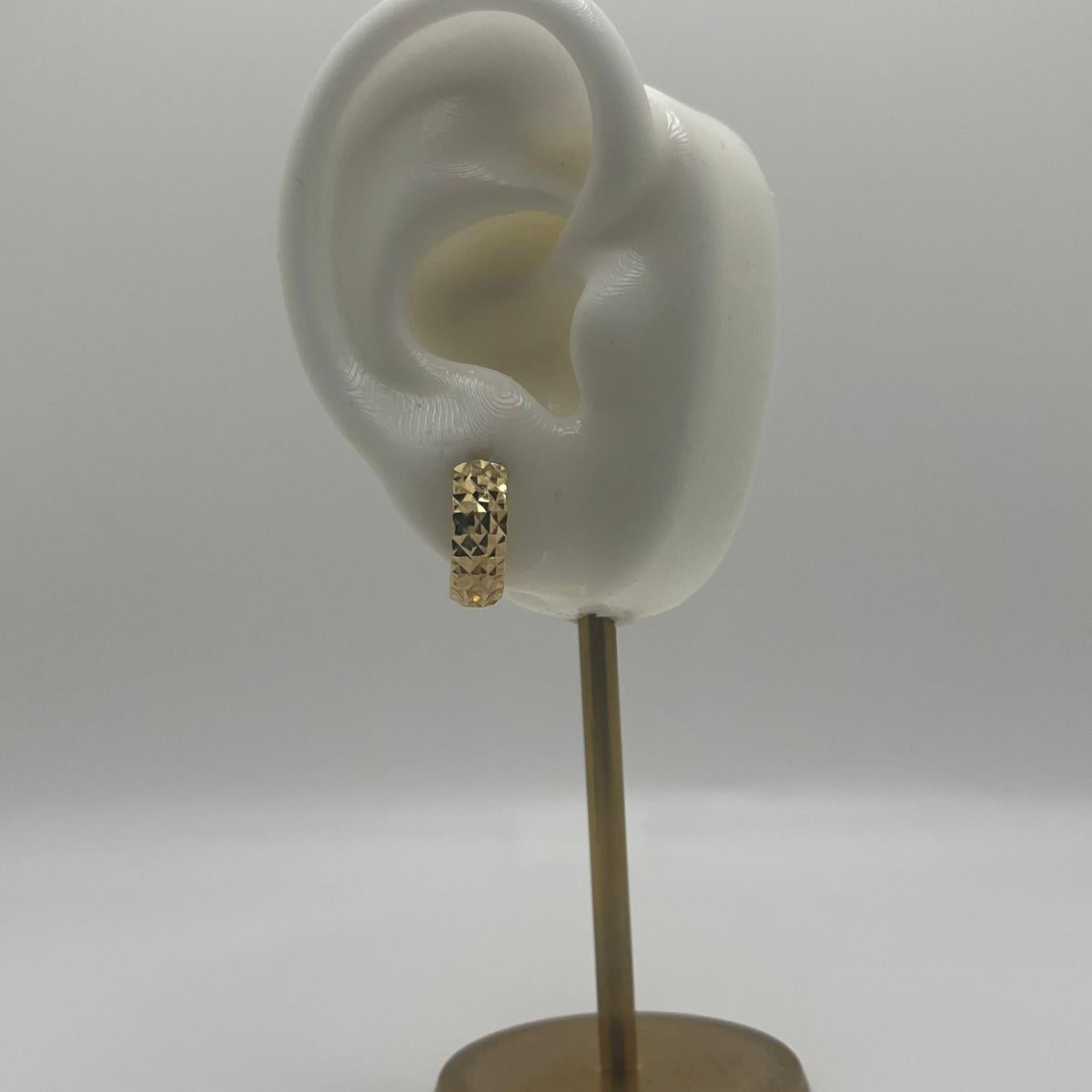 14K Gold Diamond-Cut Huggie Hoop Earrings (035)