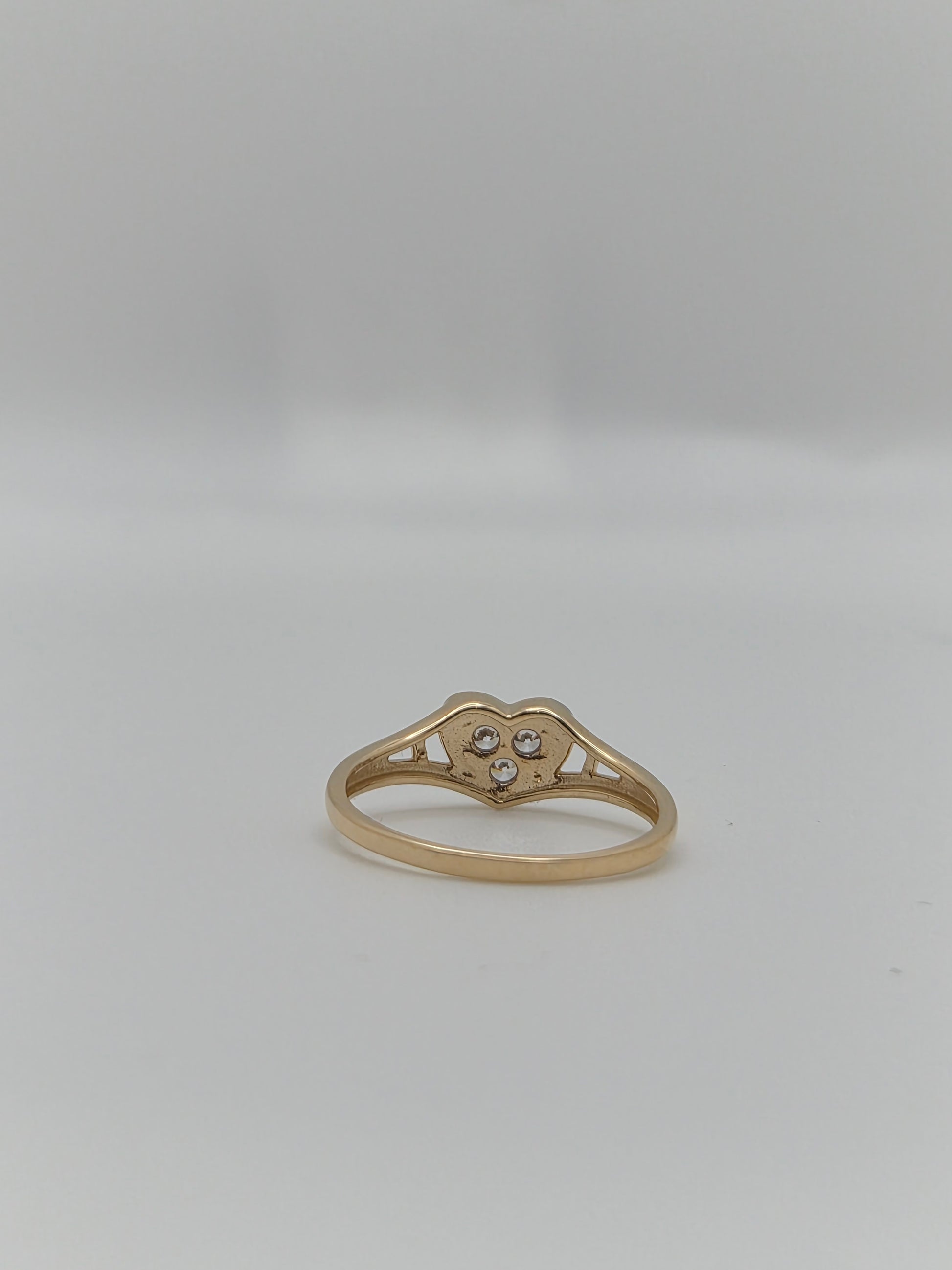Anillo de bebé con circonita cúbica rellena de corazón en oro macizo de 14 quilates