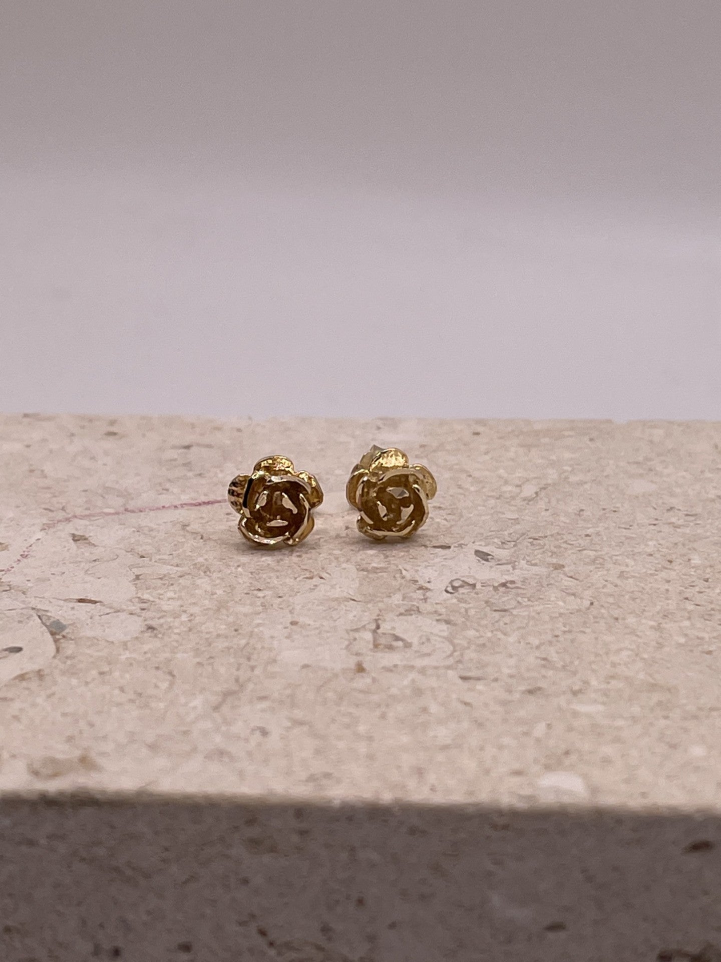 14k gold small flower earrings